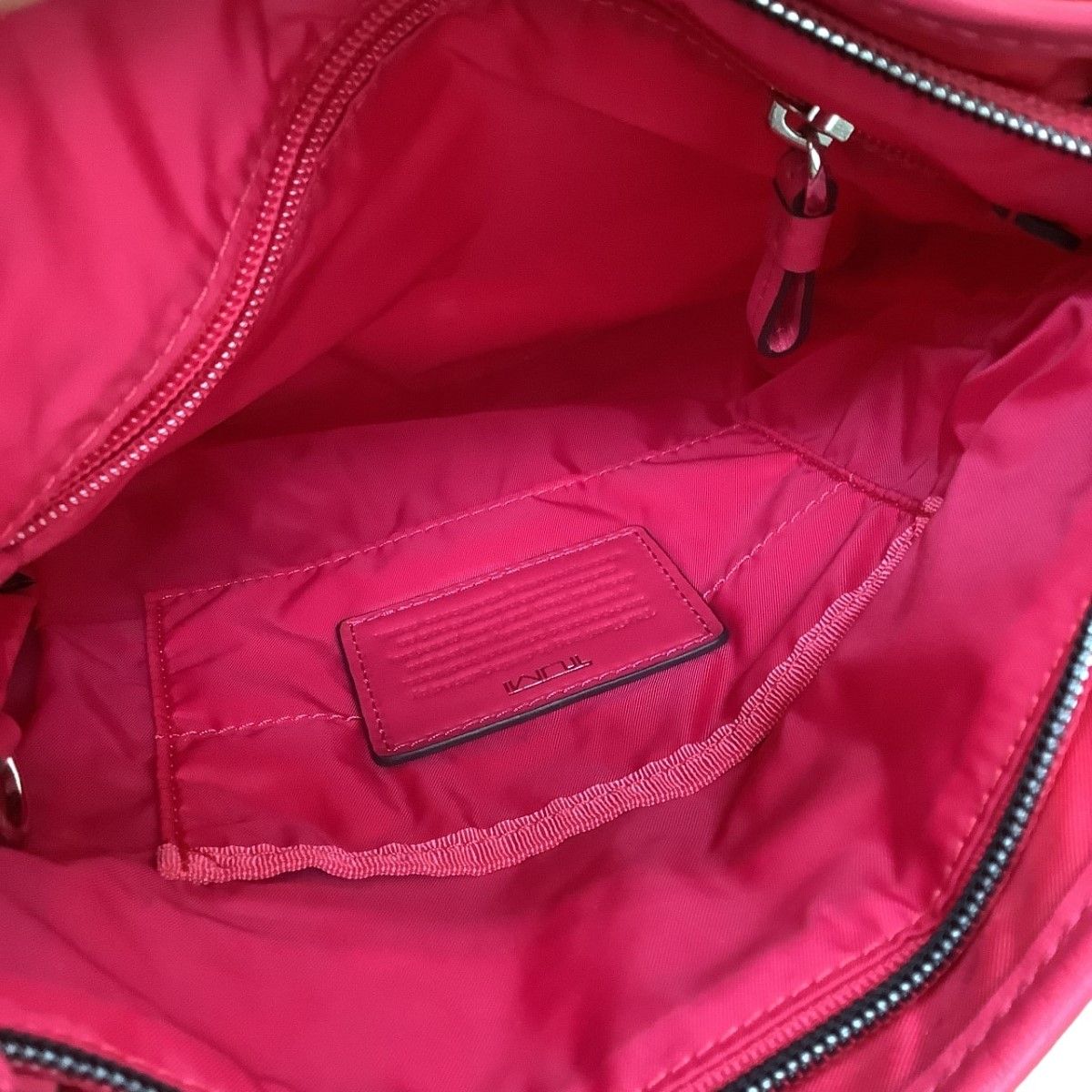 TUMI トゥミ　ショルダーバッグ　ワンショルダー　ピンク 参考定価20 000円【新品/タグ付】TUMI トゥミ 強化ナイロン
