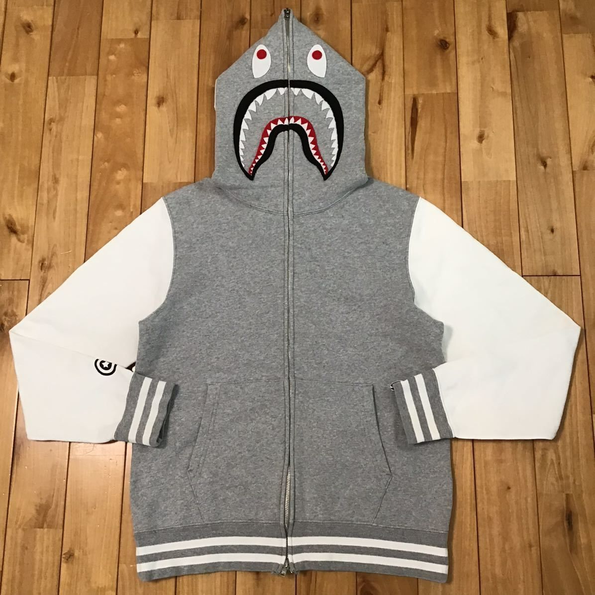 シャーク パーカー グレー × ホワイト Mサイズ shark full zip hoodie a bathing ape bape エイプ ベイプ  アベイシングエイプ - メルカリ