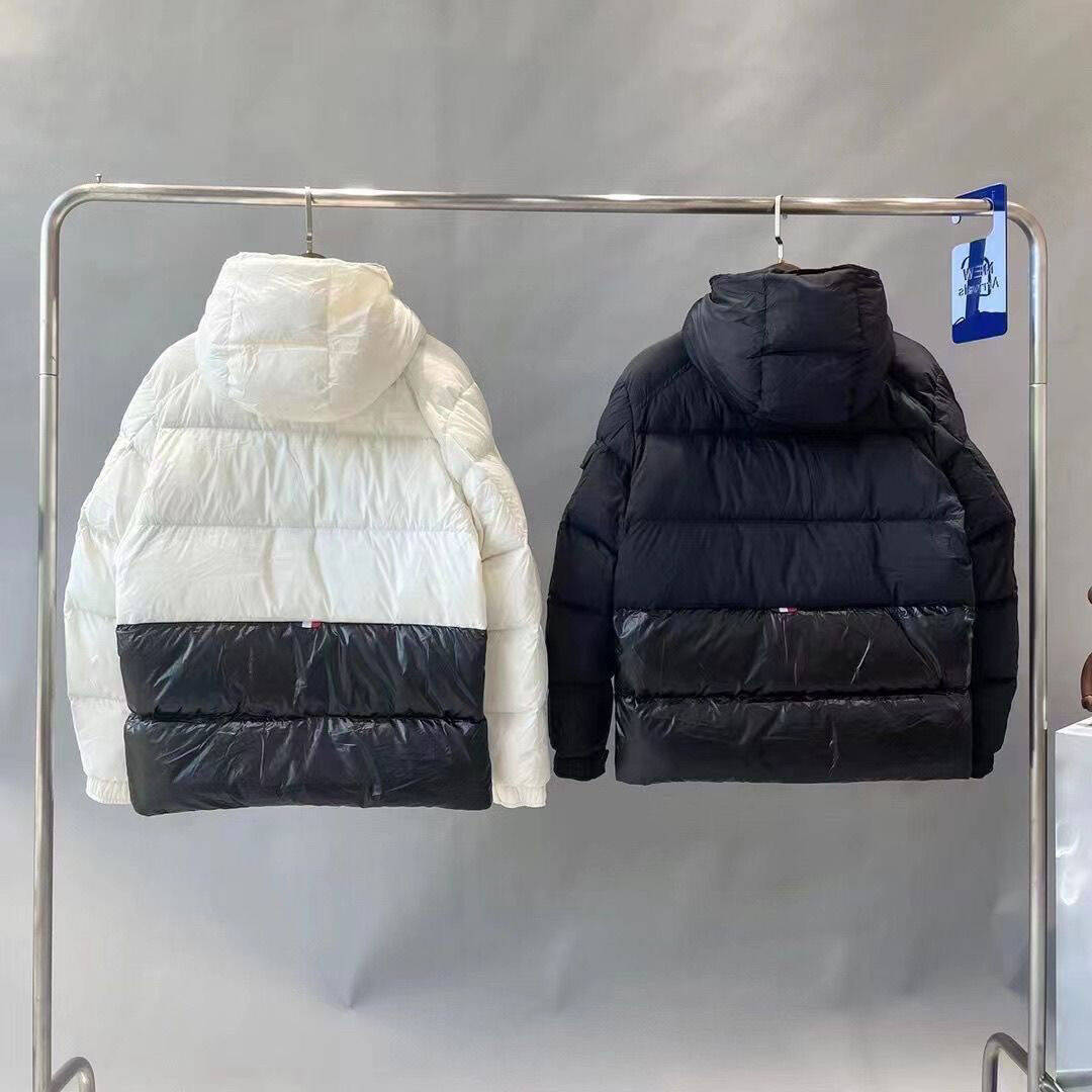 【2色   新品】 MONCLER   モンクレール    ダウンジャケット  男女同型