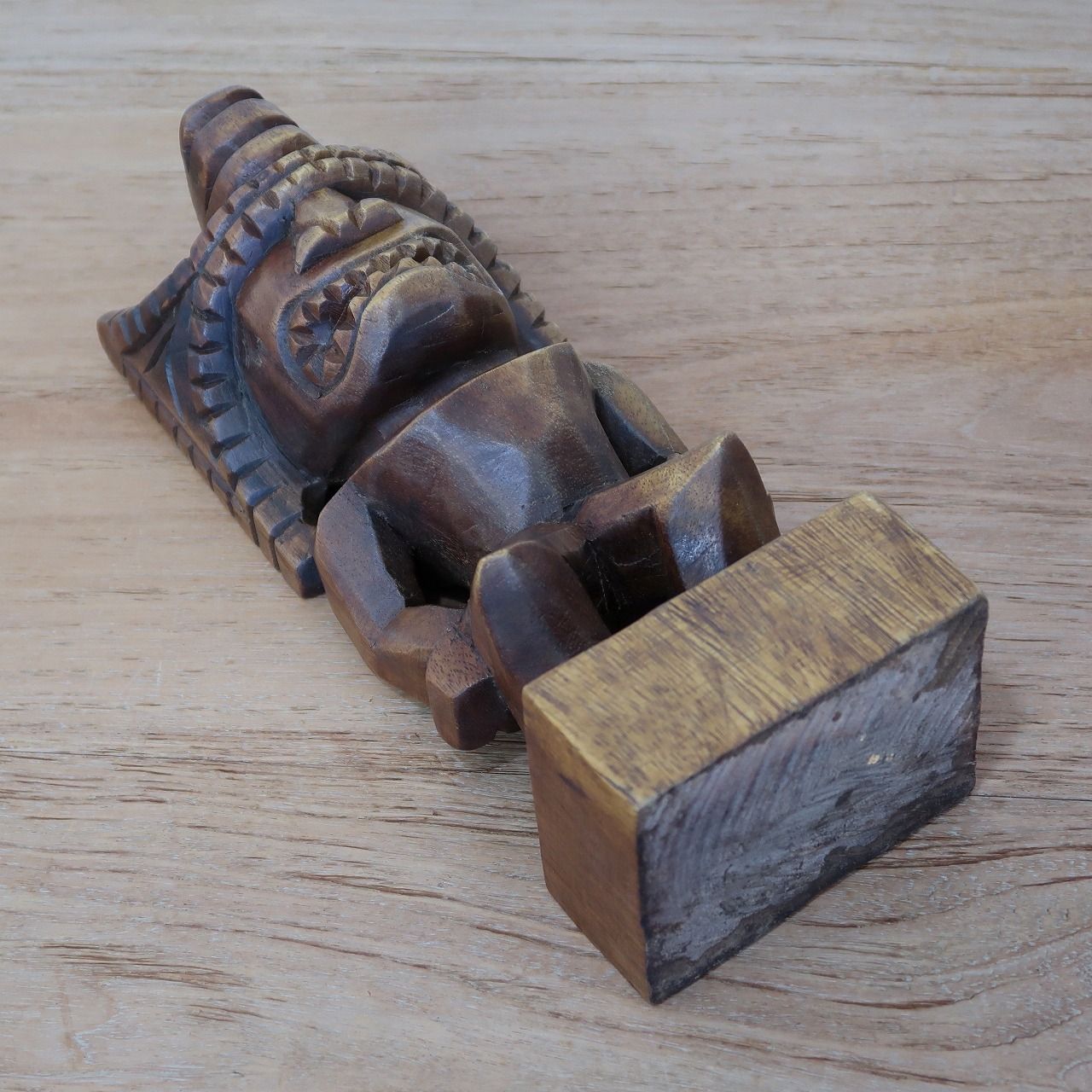 ティキの木彫りの置物 TIKI Winner 30cm 木製スワール無垢材 ティキの木彫りの置物 TIKI Winner 30cm 木製スワール無垢材