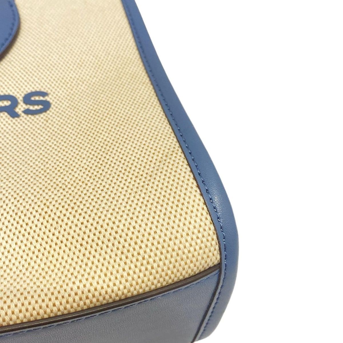 - アイボリー×ベージュ×ブルー