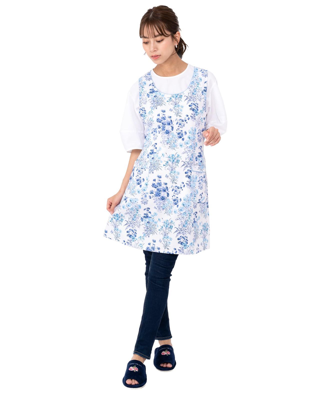ナイガイ エプロン Laura Ashley 花柄 オシャレ 後ろ結び背付き 選べるタイプ ポケット付き 北欧風 園芸 キッチン カフェ 保育園 花屋 料理店用 レディース