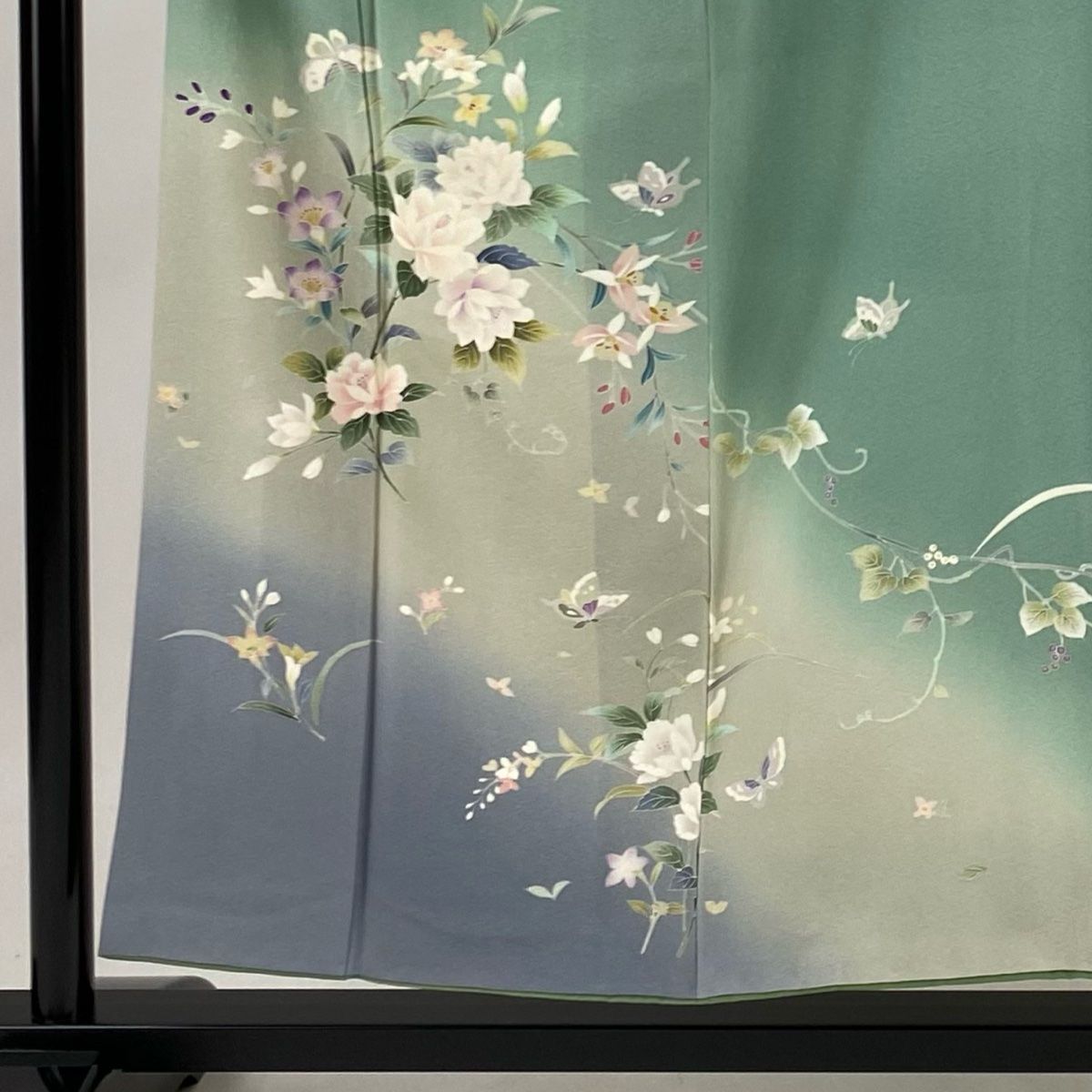 付下げ 身丈153cm 裄丈66cm M 袷 落款 草花 蝶 染め分け ぼかし 薄緑  