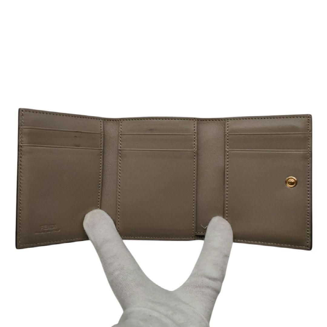 フェンディ　現行品　三つ折り財布　FFダイヤモンドウォレット　グレージュ フェンディ 現行品 三つ折り財布 FFダイヤモンドウォレット グレージュ