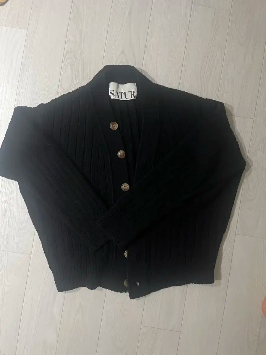 satur カーディガン　正規品 SATUR(セター) カーディガン L - メルカリ