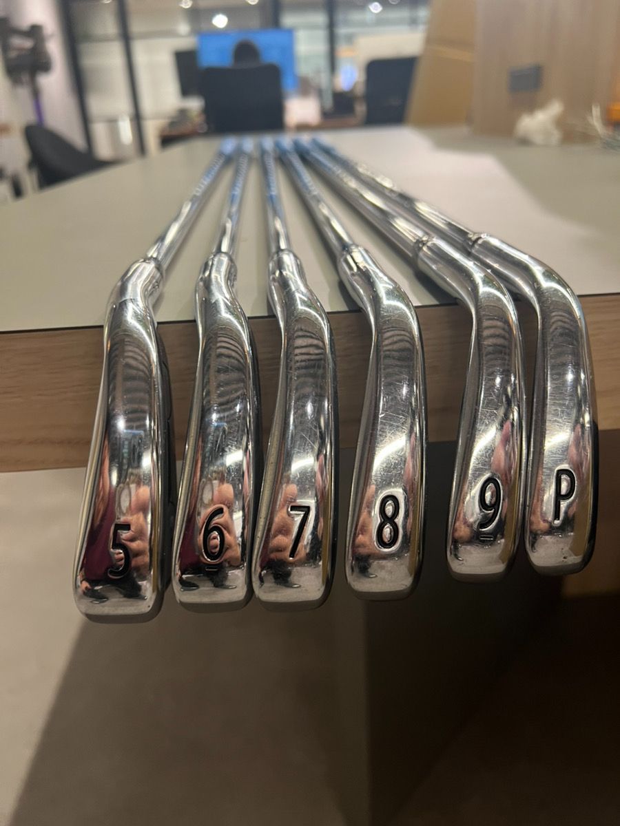 718