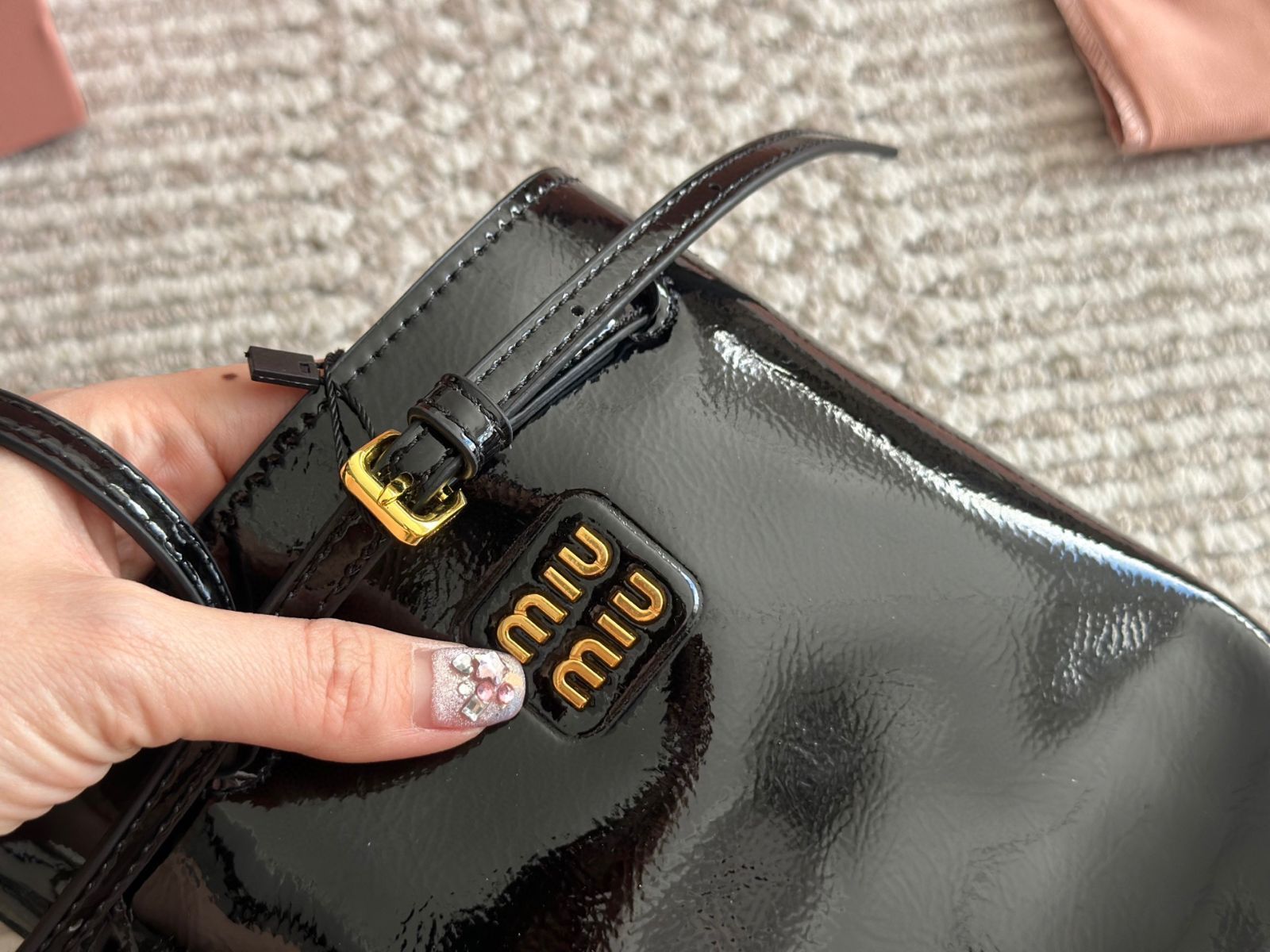 【MIUMIU】5BE080 ミニポーチ付き ネットバケットバッグ ミニ MIUMIU】5BE080 ミニポーチ付き ネットバケットバッグ ミニ