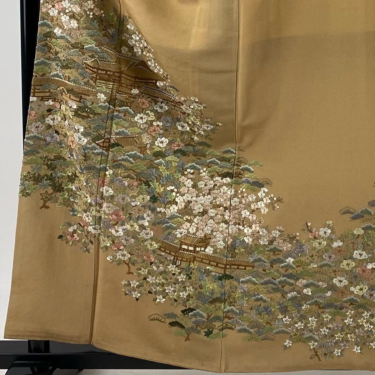 訪問着 身丈159.5cm 裄丈62.5cm S 袷 建物 松 金糸 刺繍 薄茶色 正絹 秀品