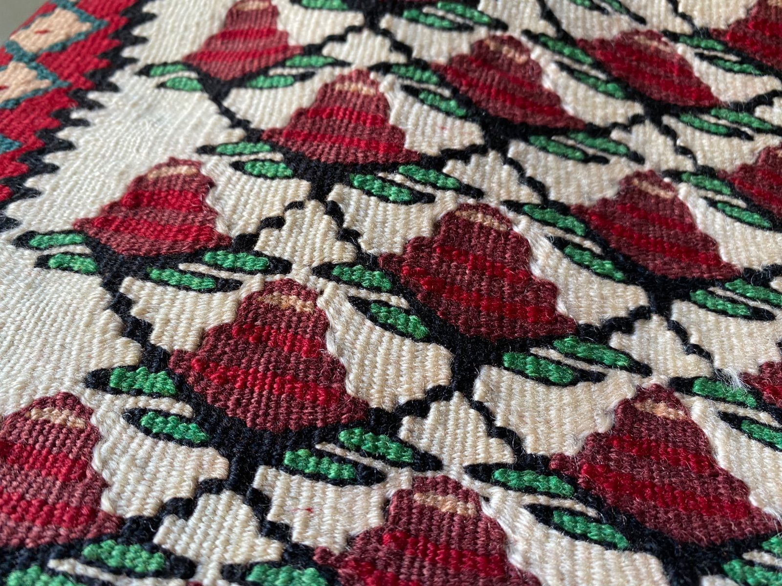 当店オリジナル王族のために織られたセネキリム薔薇柄のヘラティ模様が素敵なクッションカバー使いやすい横長サイズ中身なしで椅子やソファにも