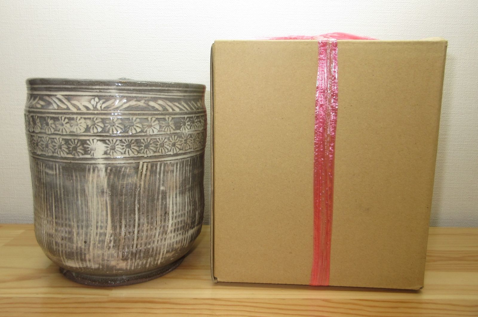 送料込【逢絢亭・新品】茶道具 茶碗 京焼 青磁釉 ホタルの図 中村与平 紙箱入り Amazon | 【逢絢亭】茶道具 茶碗 抹茶碗 平茶碗 京焼 仁清写