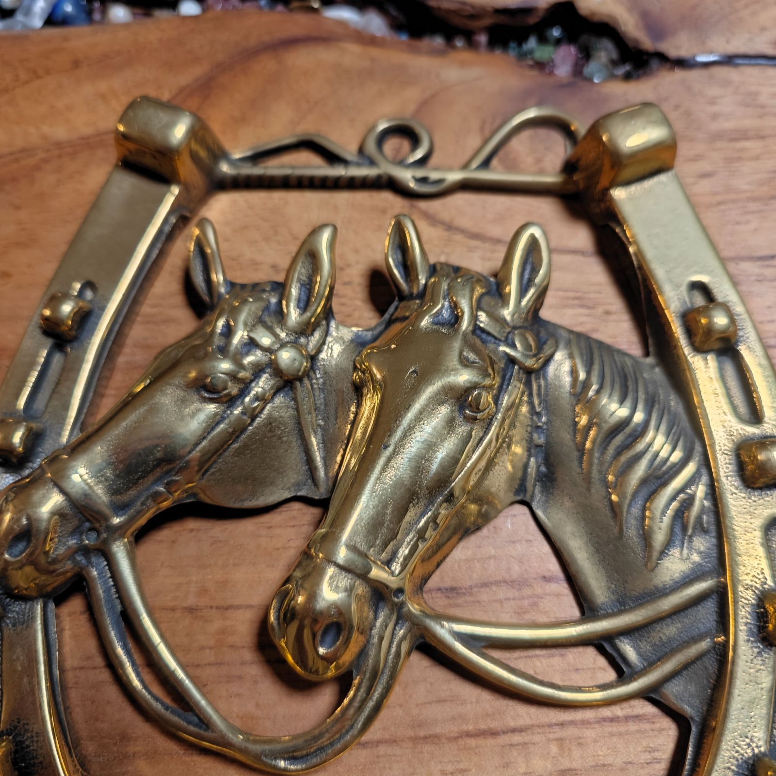 【美品】ビンテージ　馬　競馬　真鍮　壁掛け　置物　インテリア　工芸品　A1607 vintage 壁掛け 馬 美品ビンテージ 馬 競馬 真鍮 壁掛け 置物