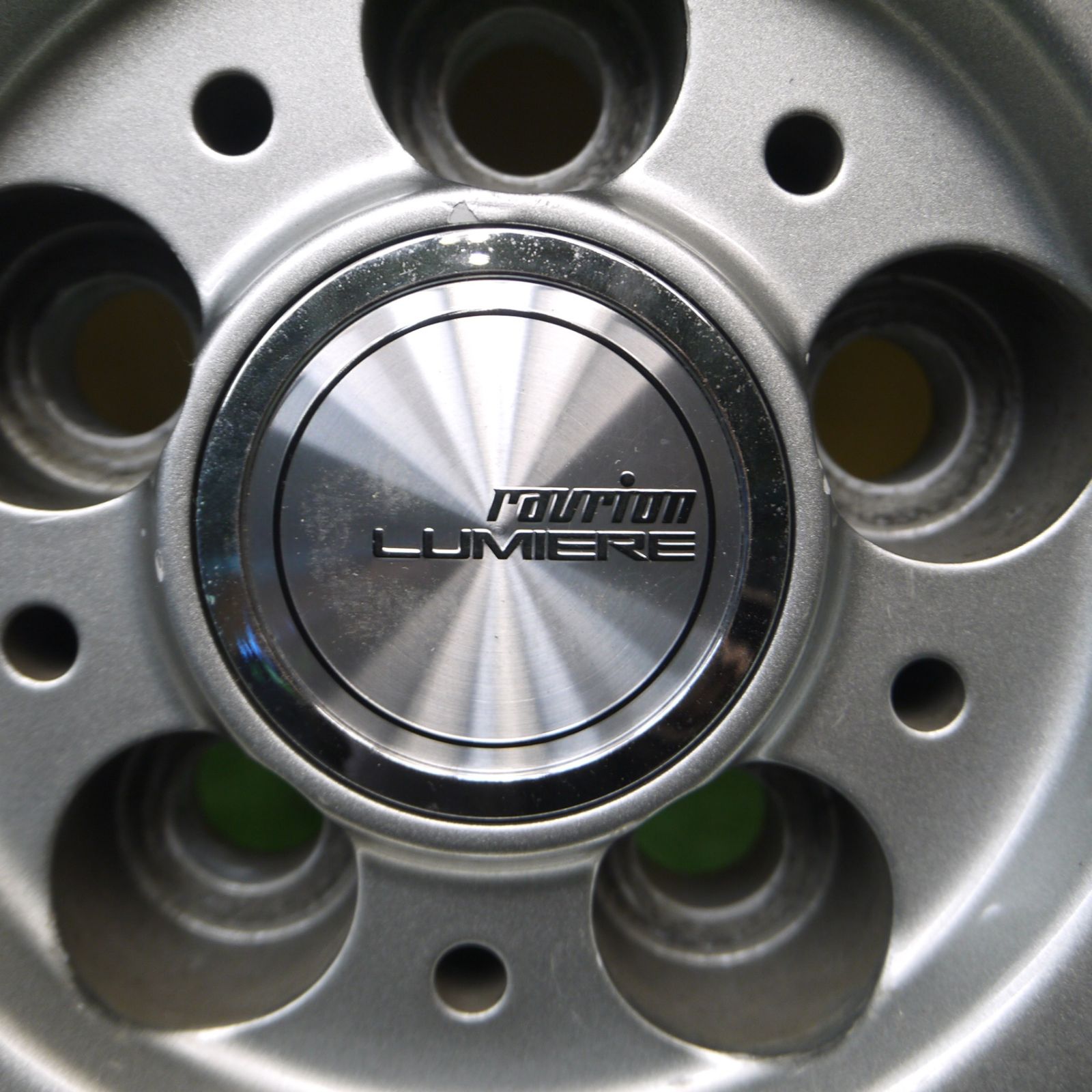 送料無料*バリ溝！20年！9.5分以上☆シエンタ 等 185/60R15 