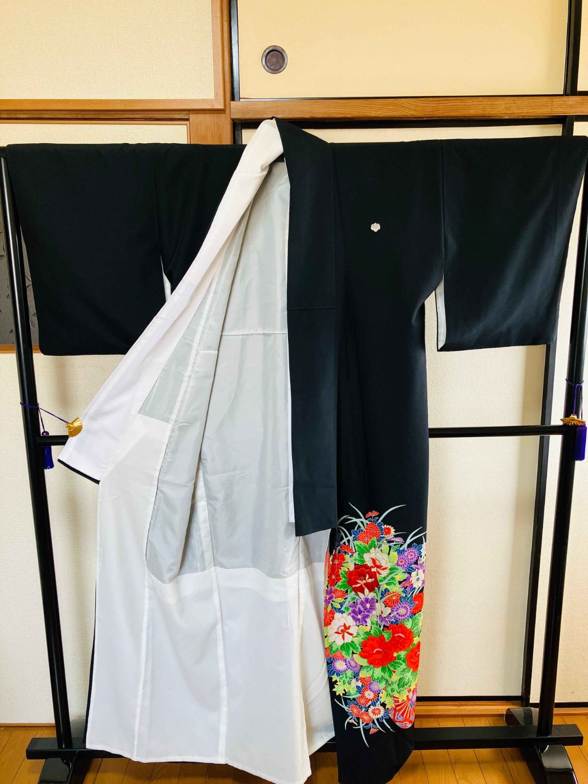 着物 黒留袖 正絹 / 黒色系 ブラック系 / 草花文 菊 身丈約155.5