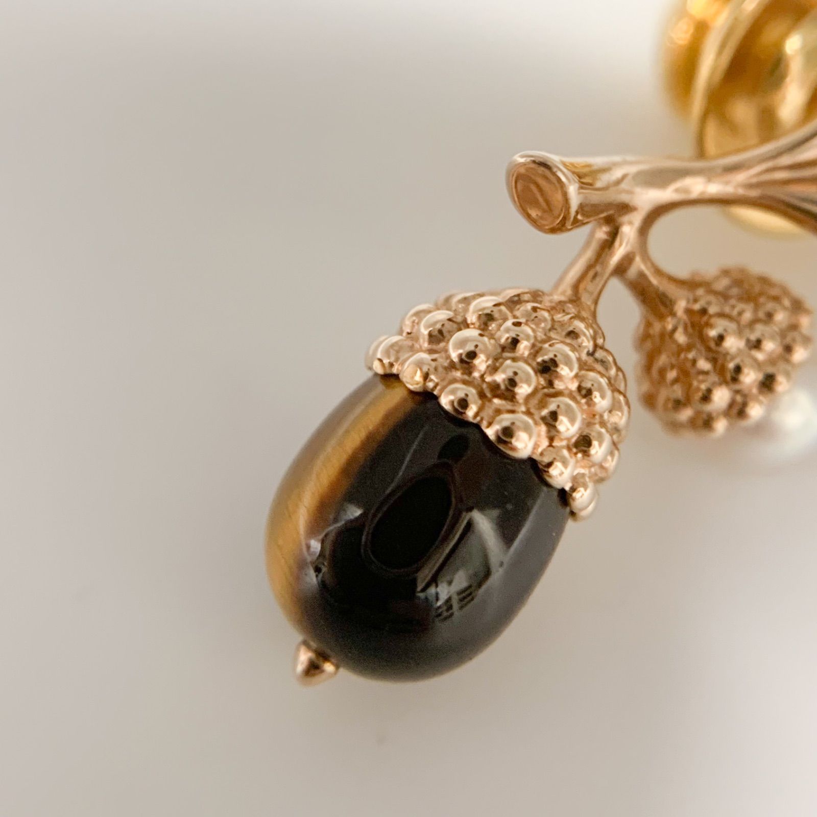  ミキモト ピンブローチ どんぐりモチーフ ピンクゴールド パール タイガーアイ K 18 ブローチ コサージュ アクセサリー