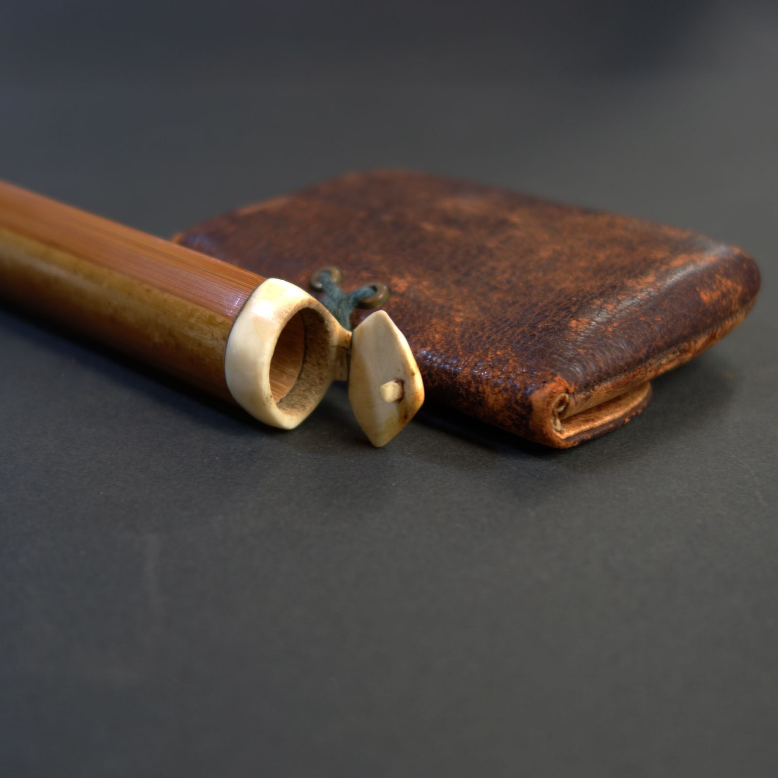時代物 煙管 煙草入 煙管筒 金口 細工 彫刻 一式 骨董 アンティーク 時代物 煙管 煙草入 煙管筒 金口 細工 彫刻 一式 骨董