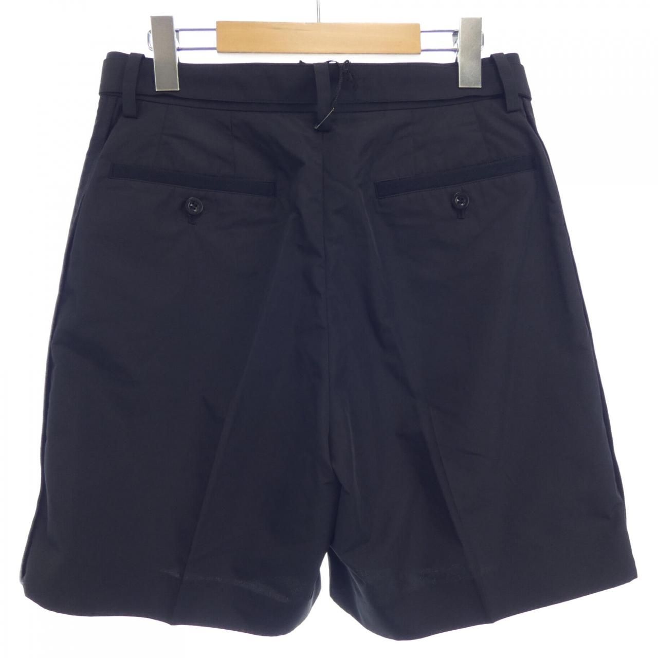 Sacai ベルテッド ショートパンツ | ブラック | FARFETCH JP