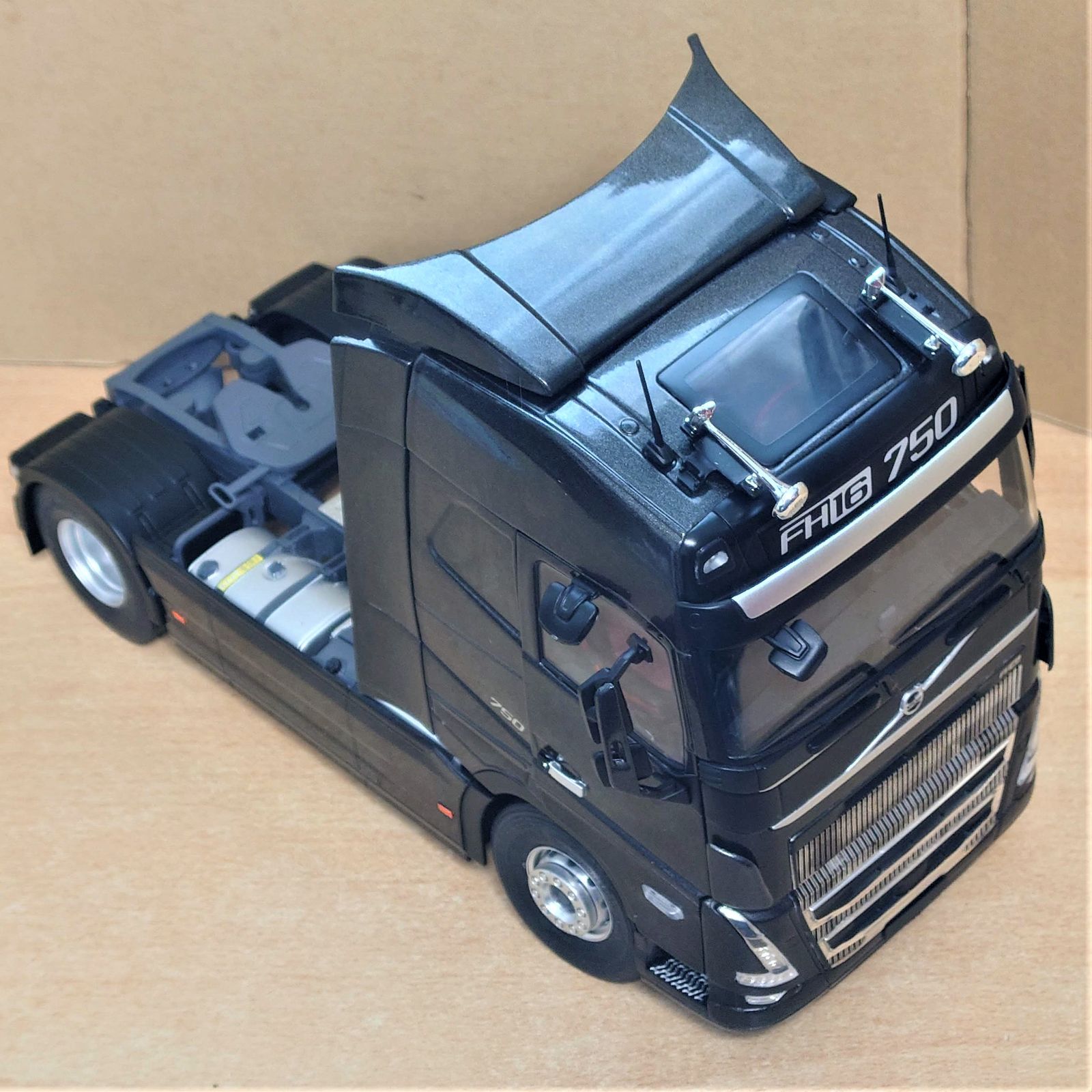 1/24 大型トラック ボルボ FH グローブトロッターXL ブラック ソリド製