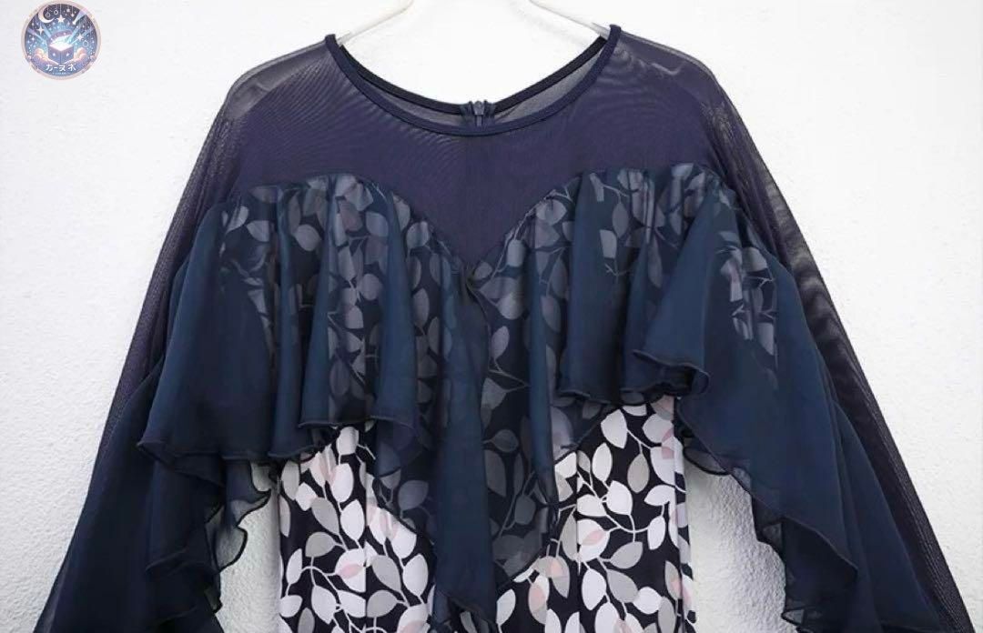 フリル舞うワンピース