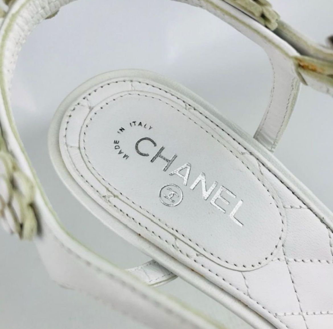 美品★CHANEL・レザー カメリアパールメタルココマーク サンダル(35.5) 美品☆CHANEL・シャネル レディース レザー カメリアパール