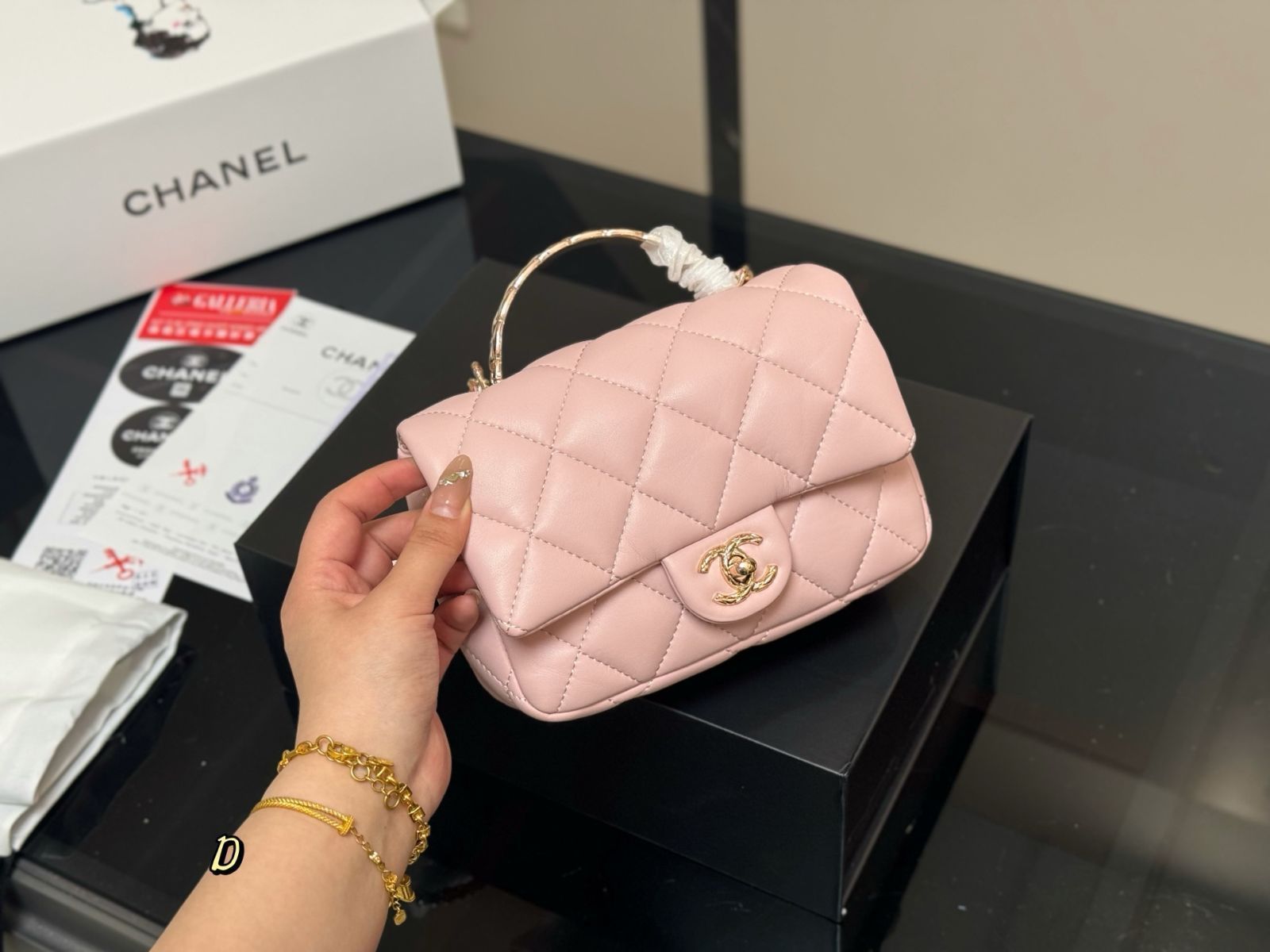 ブラックゴールド ハンドルバッグ