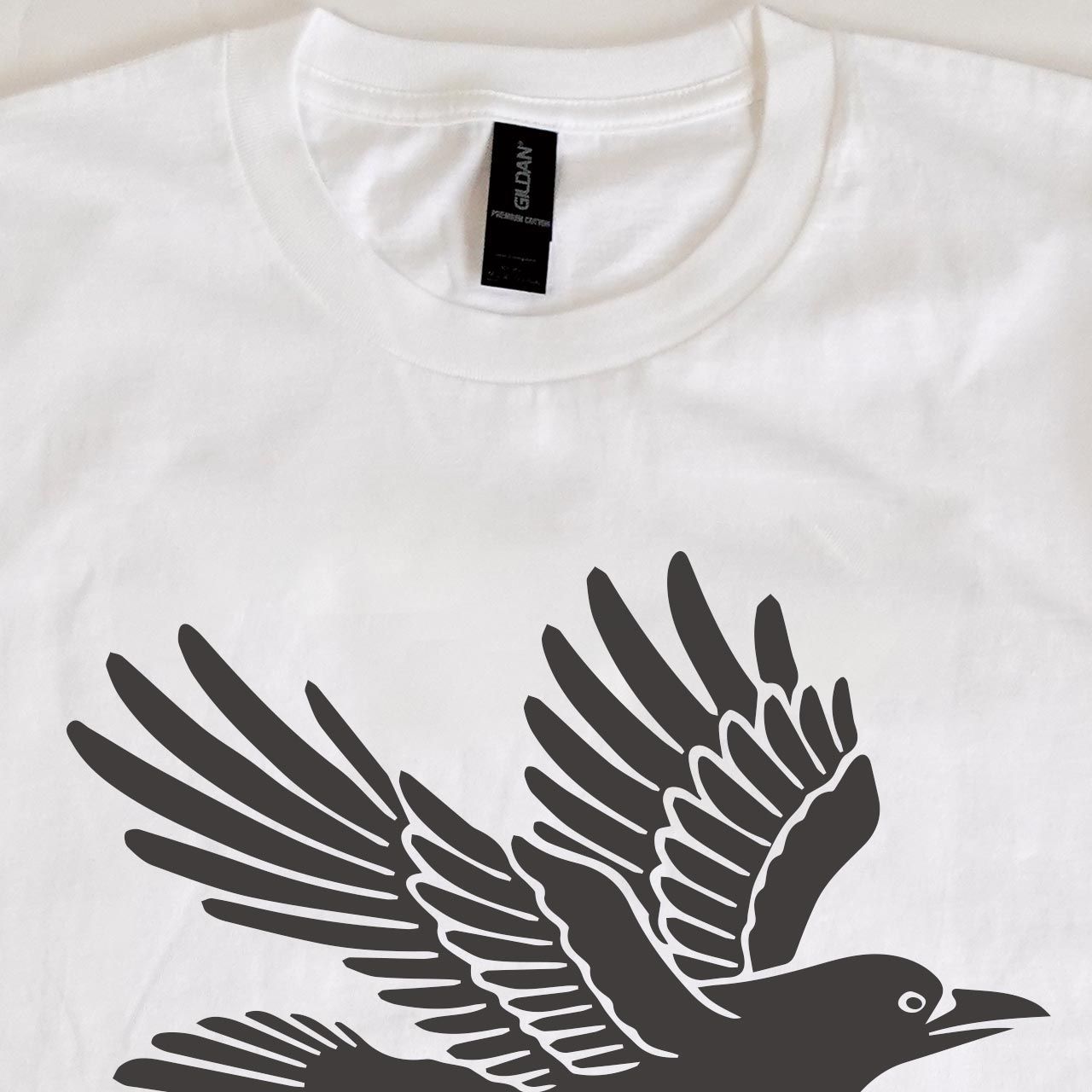 三本足の八咫烏 半袖 Tシャツ ホワイト 男女兼用【 ARTEMISIA 】GILDAN(ギルダン) 5.3オンス S/S Yatagarasu, the Three-Legged Crow TEE 232002 厄除け