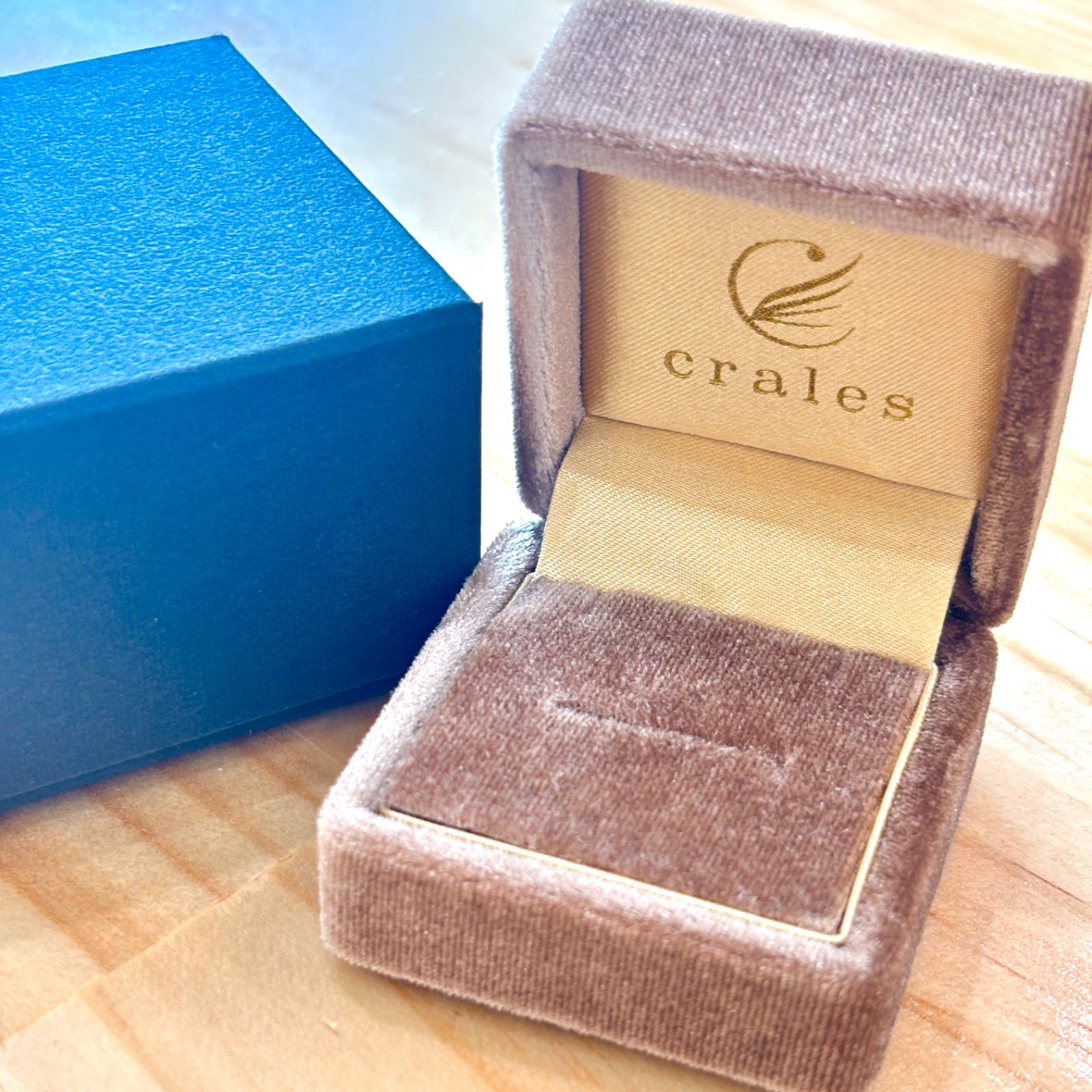 ブラックダイヤモンドネックレス K10WG 横一列に並べたスタイリッシュ