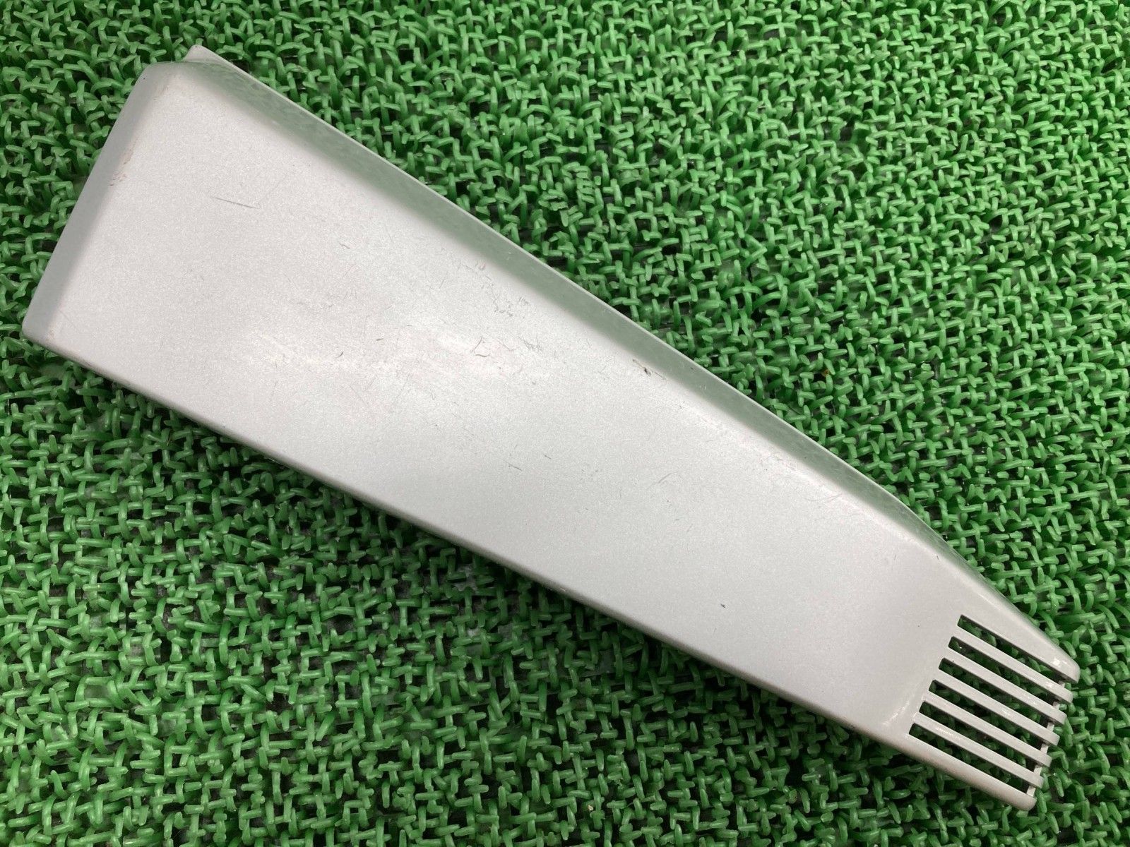 GSX250Sカタナ サイドカバー 左 銀 94441-49300 スズキ 純正 バイク 部品 GJ76A サイドカウル コケキズ無し 品薄 品 Xs