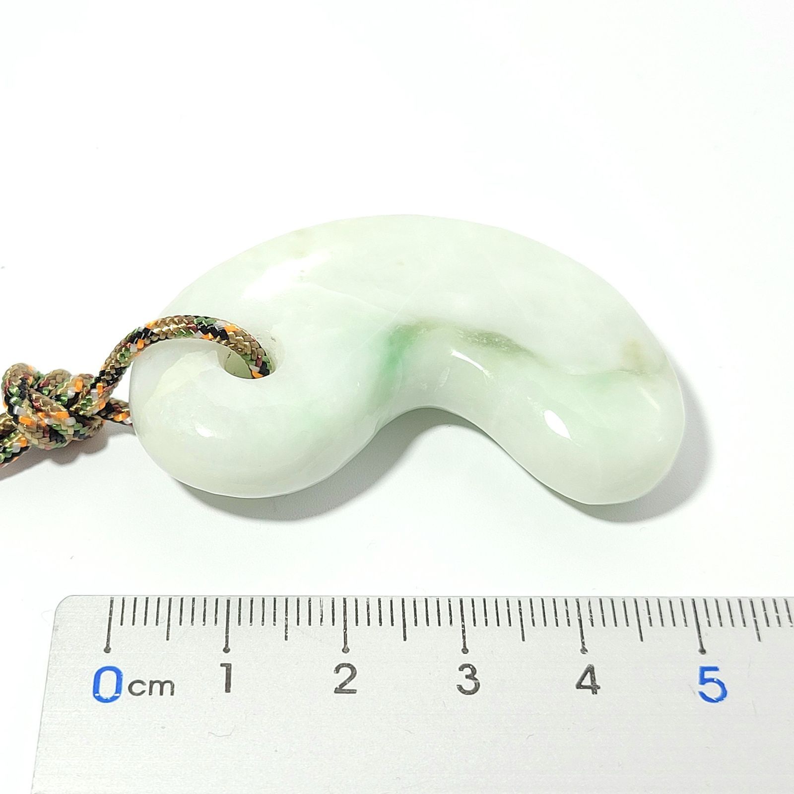 糸魚川翡翠:勾玉 MT0044 糸魚川翡翠・ヒスイ・圧砕勾玉・3 糸魚川翡翠