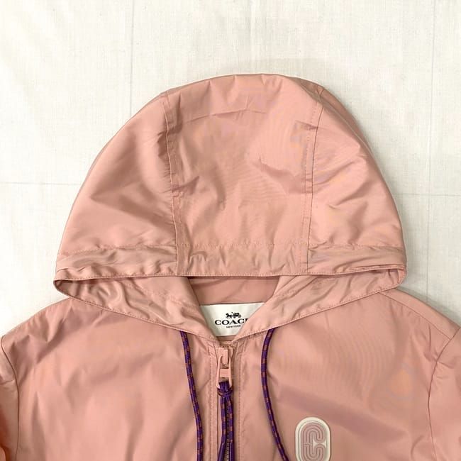 COACH - コーチ ブルゾン ピンク 91505 美品 XS クリーニング済み ポリエステル 中古 COACH ウィンドブレーカー アウター 薄手 アパレル ロゴ フード ジップ 春 ファスナー 女性 レディース 定番 人気 お洒落 洋服 上着 コーチ ブルゾン ec-22491 ピンク 91505 美品 XS - メルカリ
