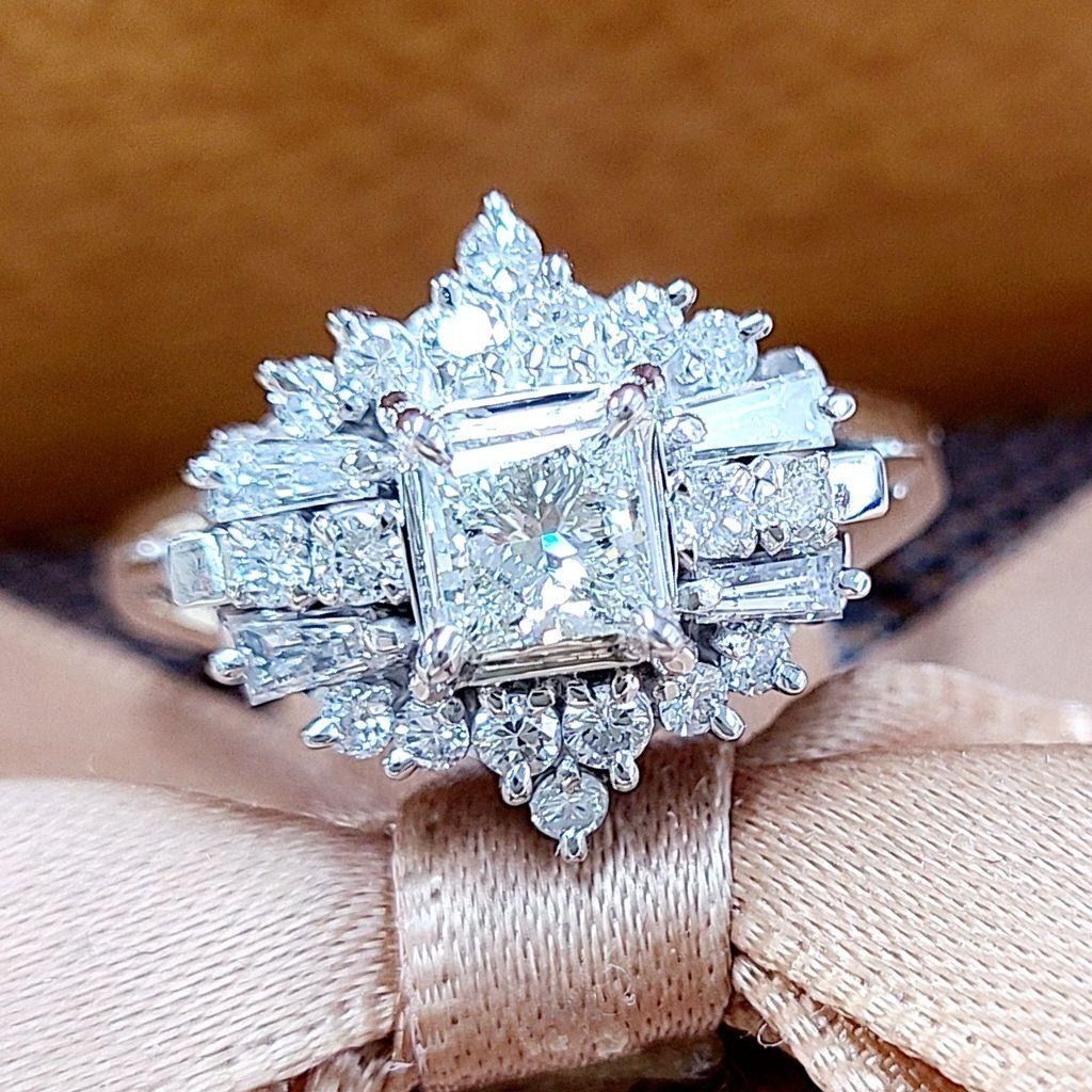 王冠のよう！ プリンセスカット Hカラー VS1 ダイヤモンド プラチナ リング 王冠のよう！ プリンセスカット Hカラー VS1 ダイヤモンド プラチナ