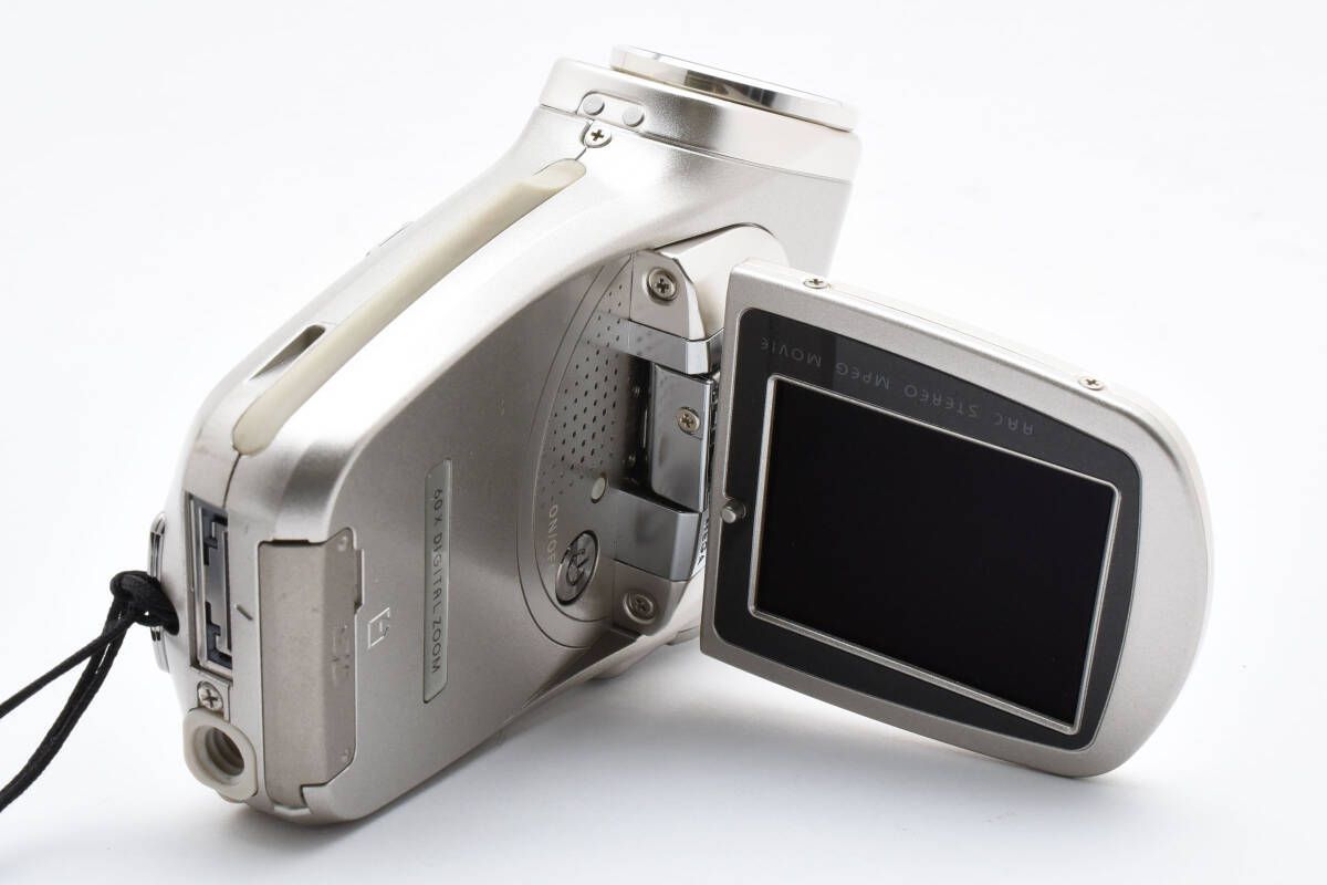 ナショナルのビデオカメラです!今じゃないですよ。貴重な一品かと思い