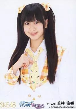 中古】生写真(AKB48・SKE48) 若林倫香/上半身・右手ネクタイ/バンザイ