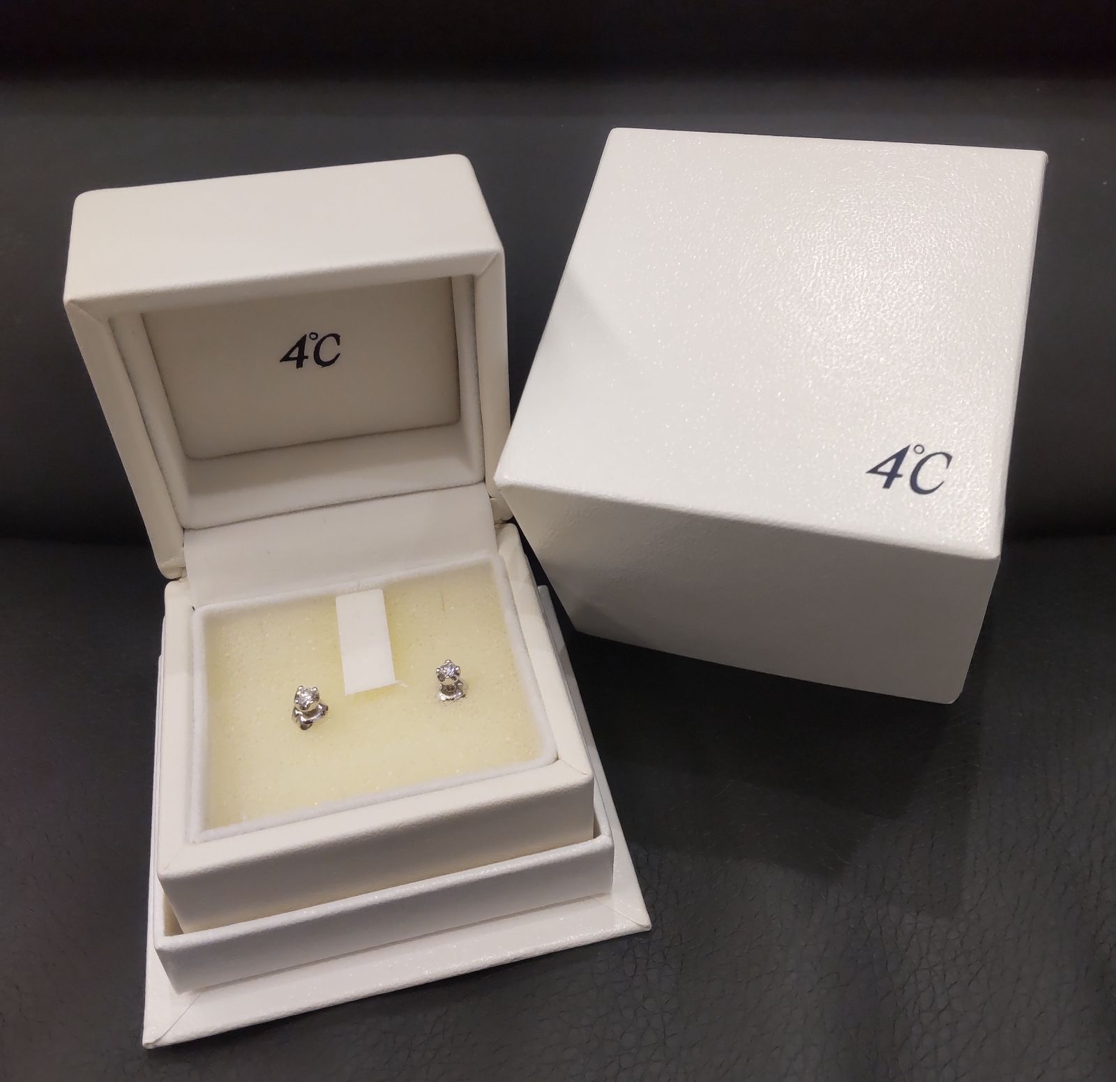 綺麗！ 4℃ ヨンドシー 一粒ダイヤ K18WG ピアス 合計0.132ct - メルカリ