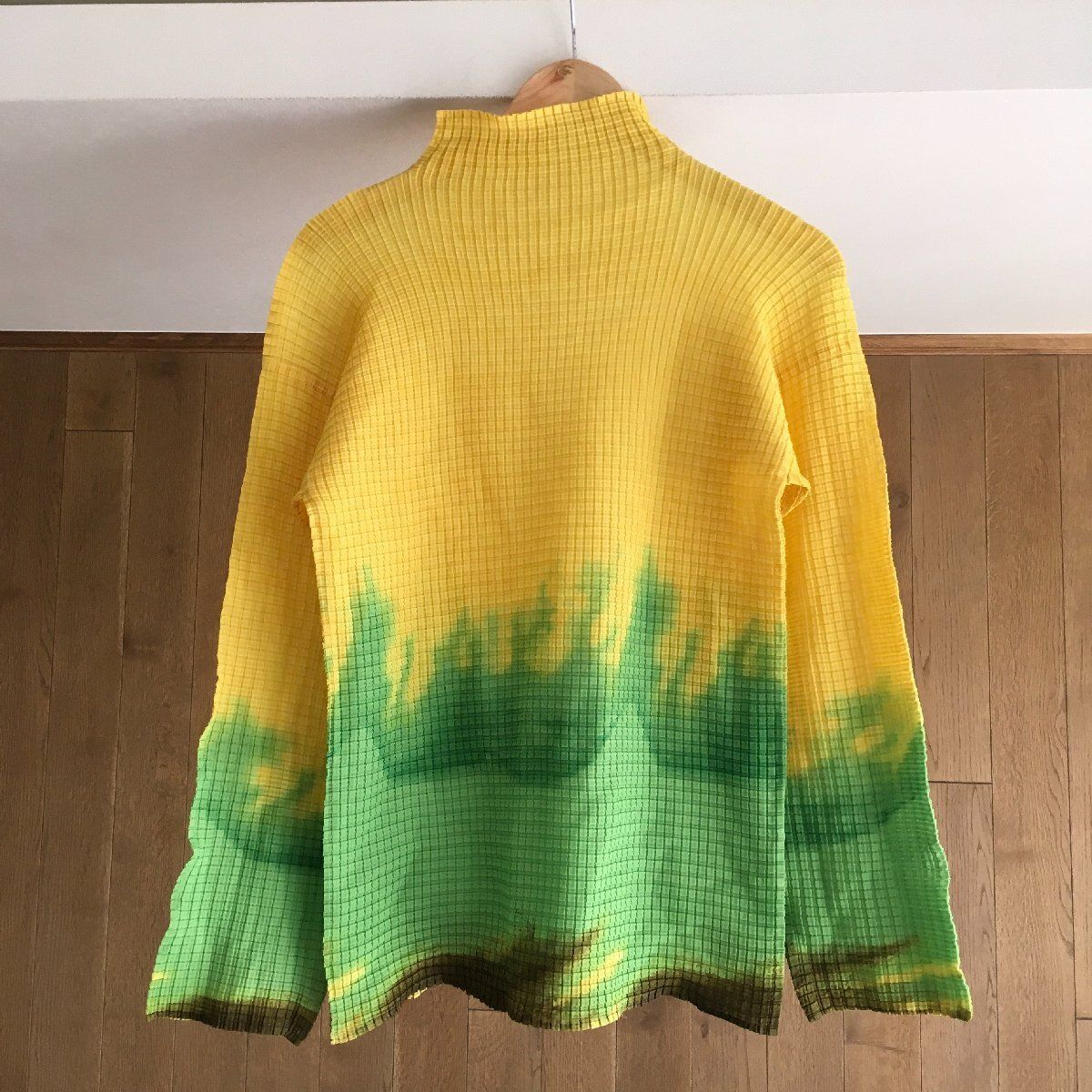 ISSEY MIYAKE　イッセイミヤケ　プリーツトップス　2 ISSEY MIYAKE】トップス プリーツ 半袖 2サイズ PLEATS PLEASE