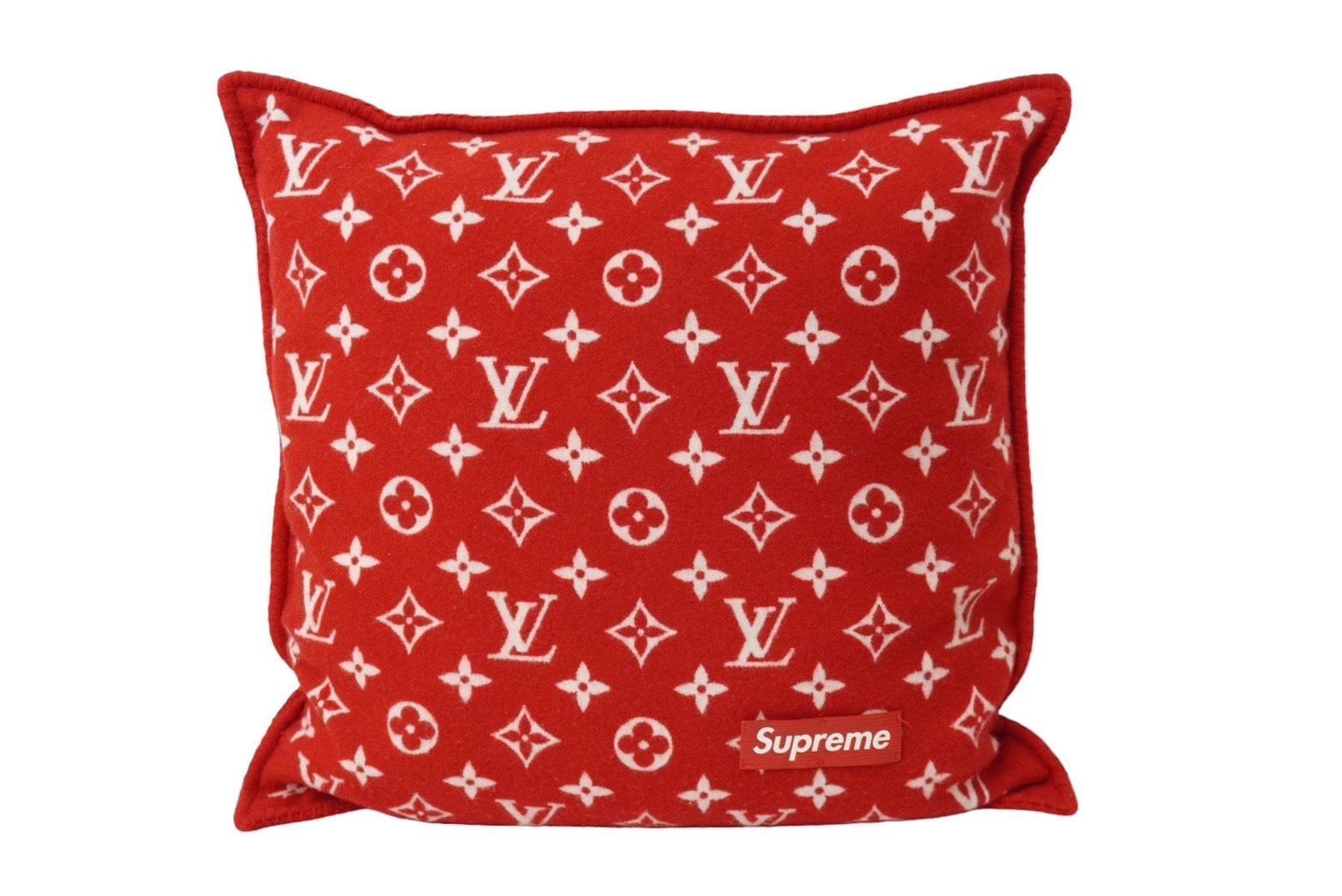 LOUIS VUITTON SUPREME クッション モノグラム LOUIS VUITTON ルイ ヴィトン × SUPREME シュプリーム コラボ