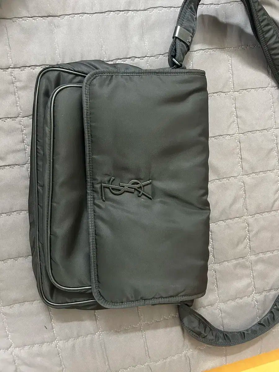 イヴ サンローラン ナイロン ニキバッグ ラージ