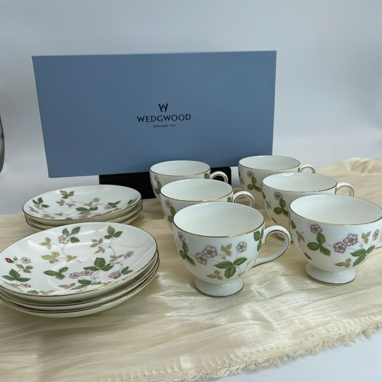 WEDGWOOD 』 ウェッジウッド 「ワイルドストロベリー」 カップ＆ソーサー 6客 セット 洋食器 高級 食器 - メルカリ