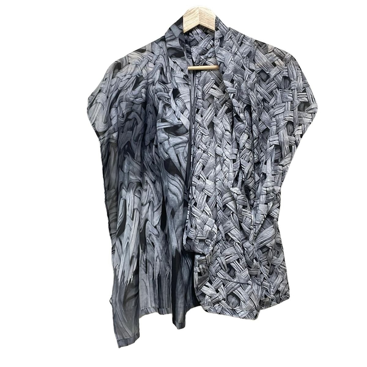 イッセイミヤケ　デザインカットソー ISSEYMIYAKE ISSEYMIYAKE(イッセイミヤケ) 半袖カットソー サイズ2 M