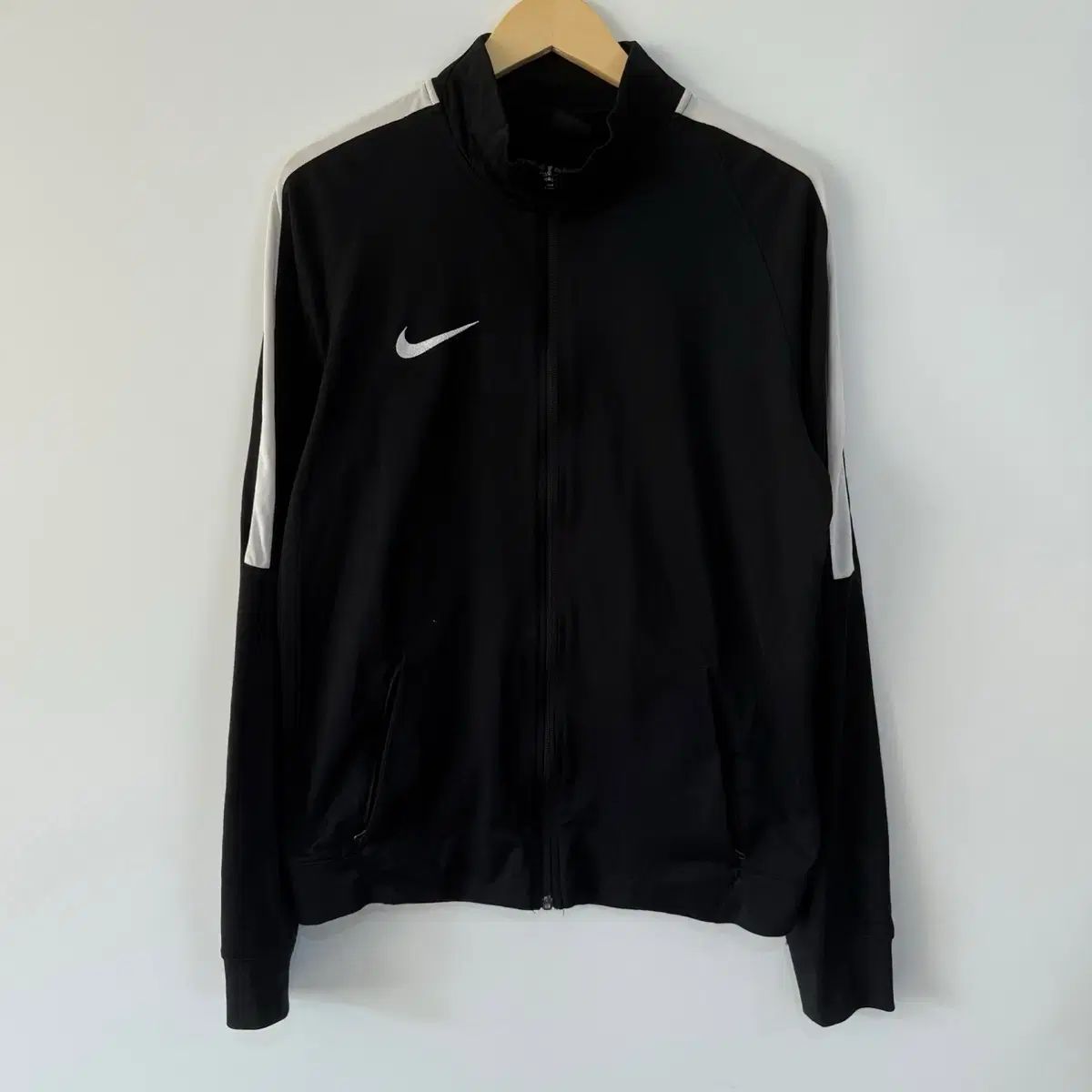 654 Nike(ナイキ） ジャージ