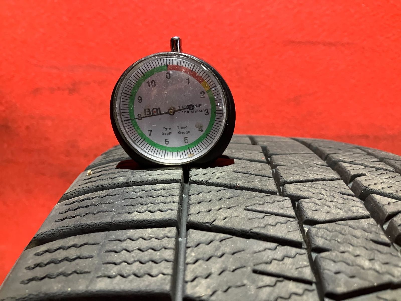 一流の素材、完璧な品質! スタッドレスタイヤホイールセット 225 50R18 DUNLOP WM03 18x7.5 38 114.3 5H 社外 PRD 4本SET