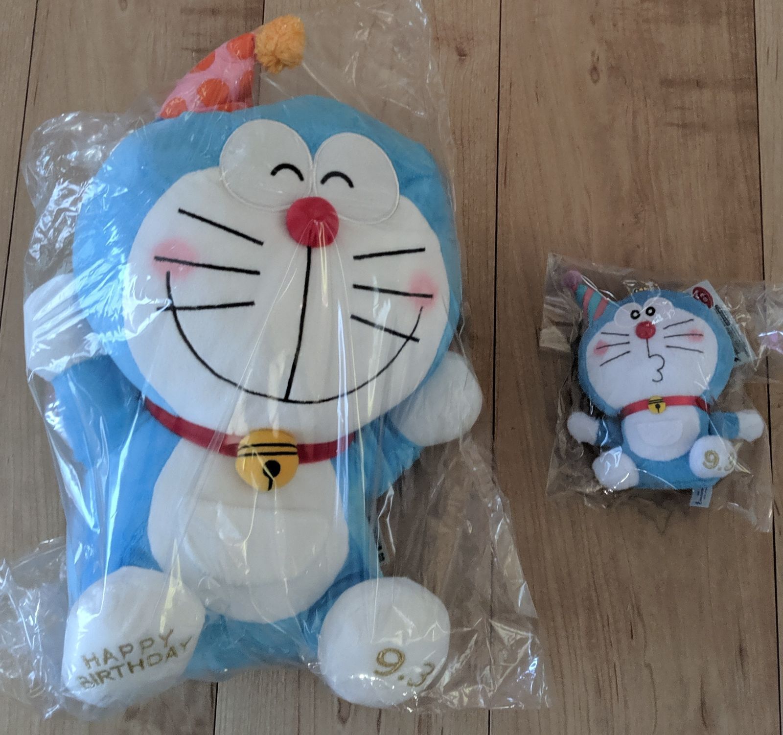 メルカリshops ドラえもん 元祖ドラえもん ハッピーバースデー ぬいぐるみ 大 小 ２種セット