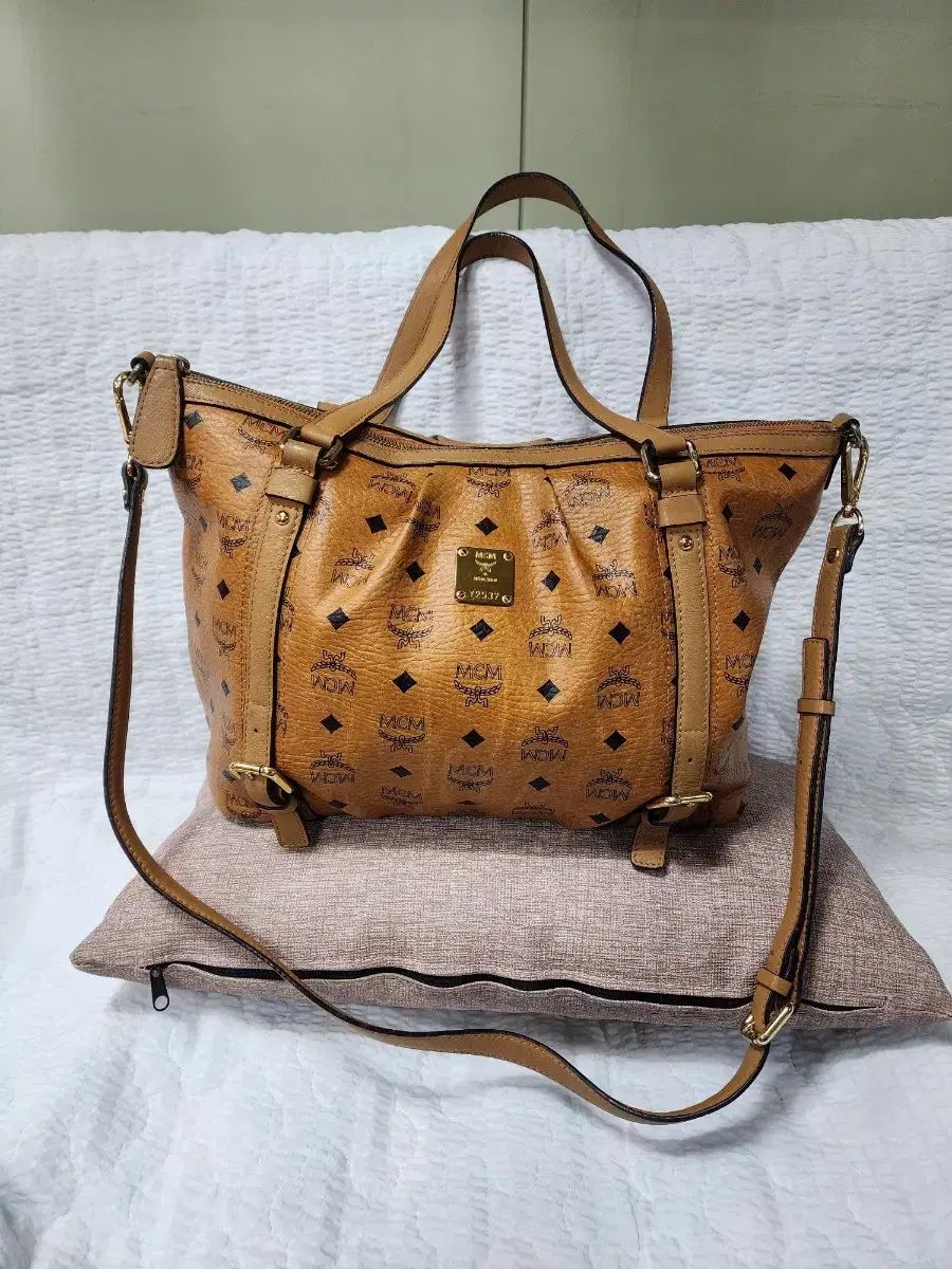 mcm ショルダー兼 クロスバッグ