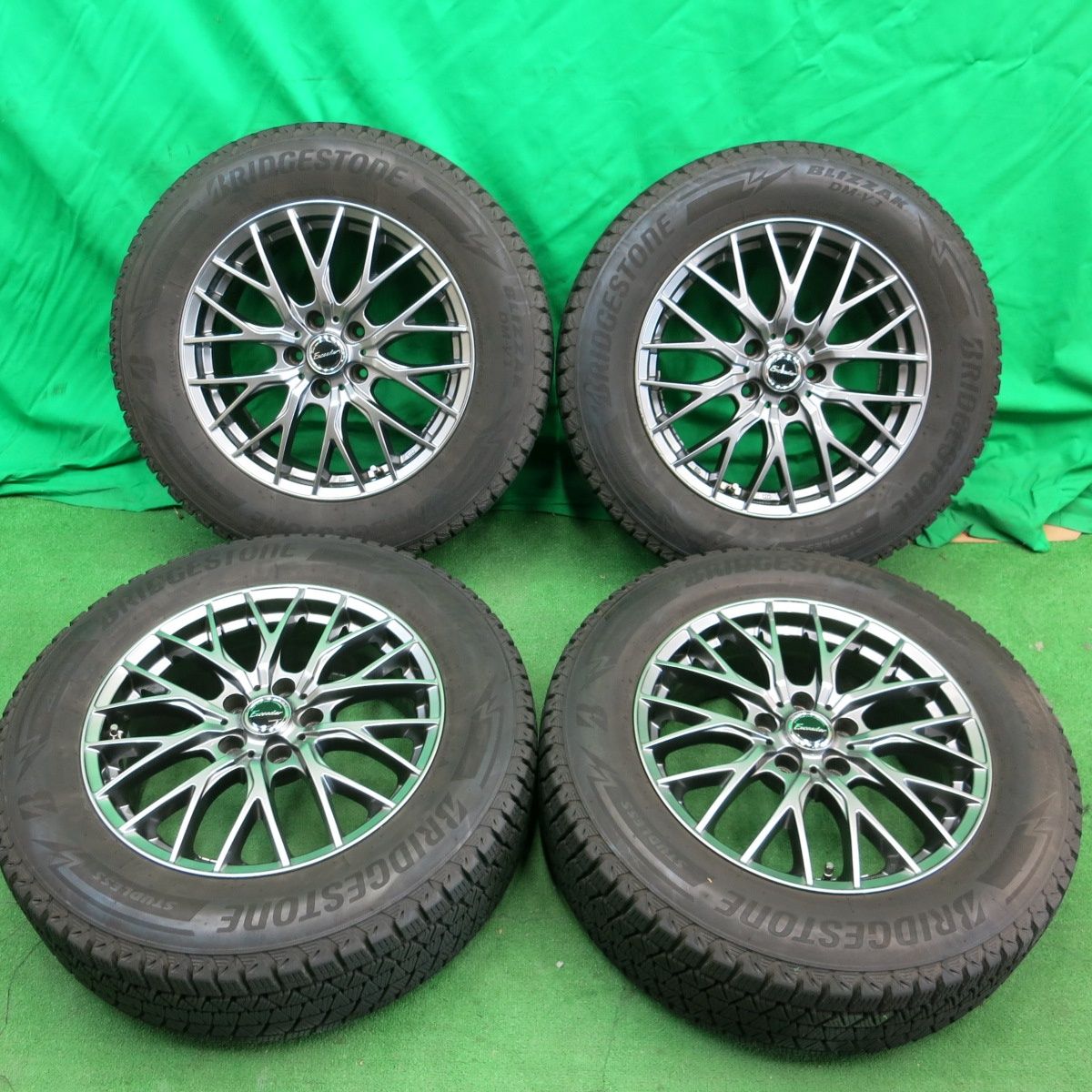 *送料無料* バリ溝！キレイ！9分スタッドレス 225/65R17 ブリヂストン ブリザック DM-V3 Exceeder エクシーダー 17インチ PCD114.3/5H4042201ナス