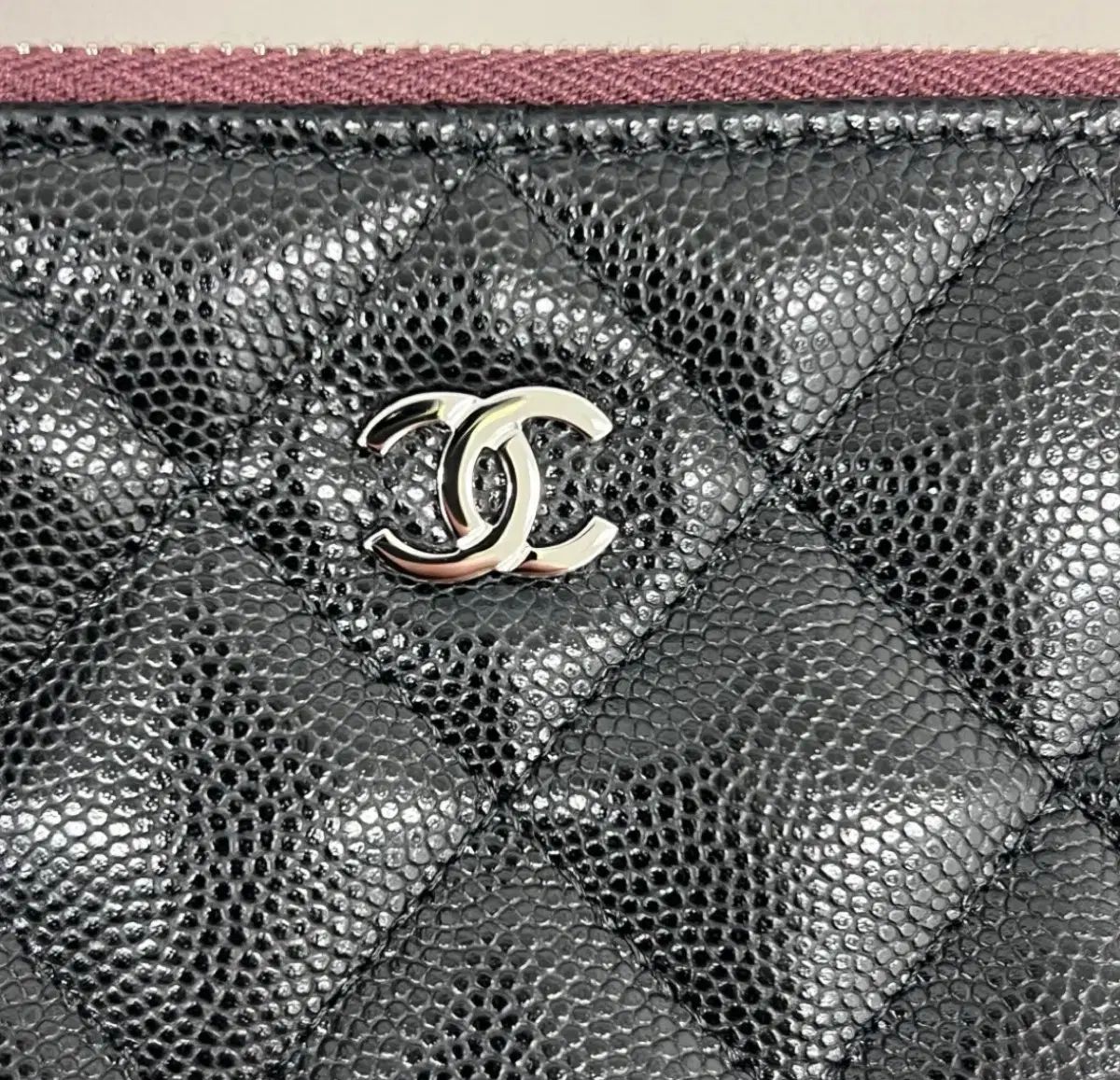 25S♪シルバー【CHANEL】シャネルラージ クラッチ バッグ Clutch with chain - メタリック カーフスキン、シルバー