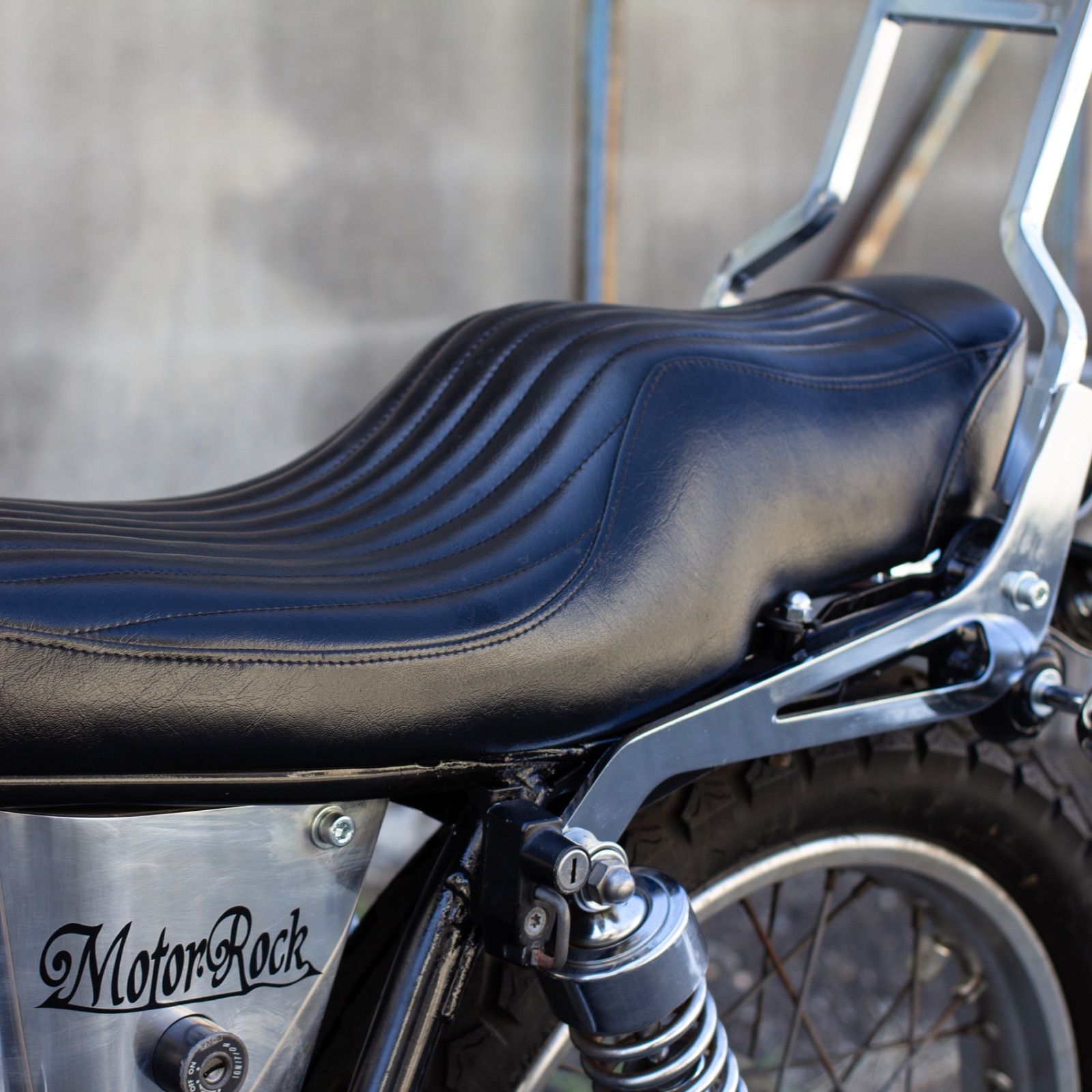 ベーツTTタイプシート ハンドル　ミラー　3点セット Amazon | MOTOR ROCK SR400/500用 ベーツタイプ TTシート MR