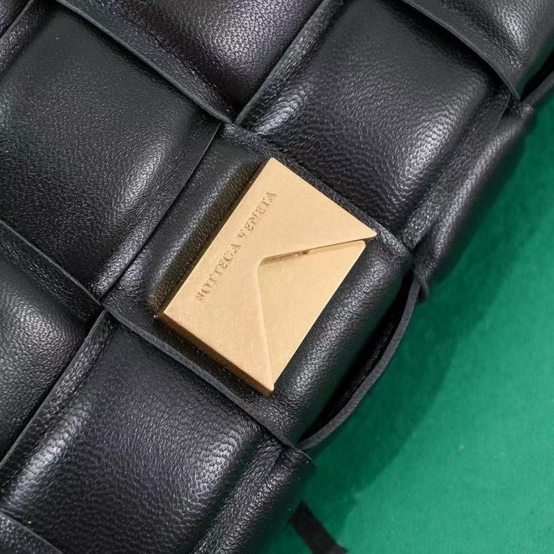 【BOTTEGA VENETA】カセット レザーバッグ ★関税送料込み BOTTEGA VENETA カセット レザー バッグ ショルダーバッグ