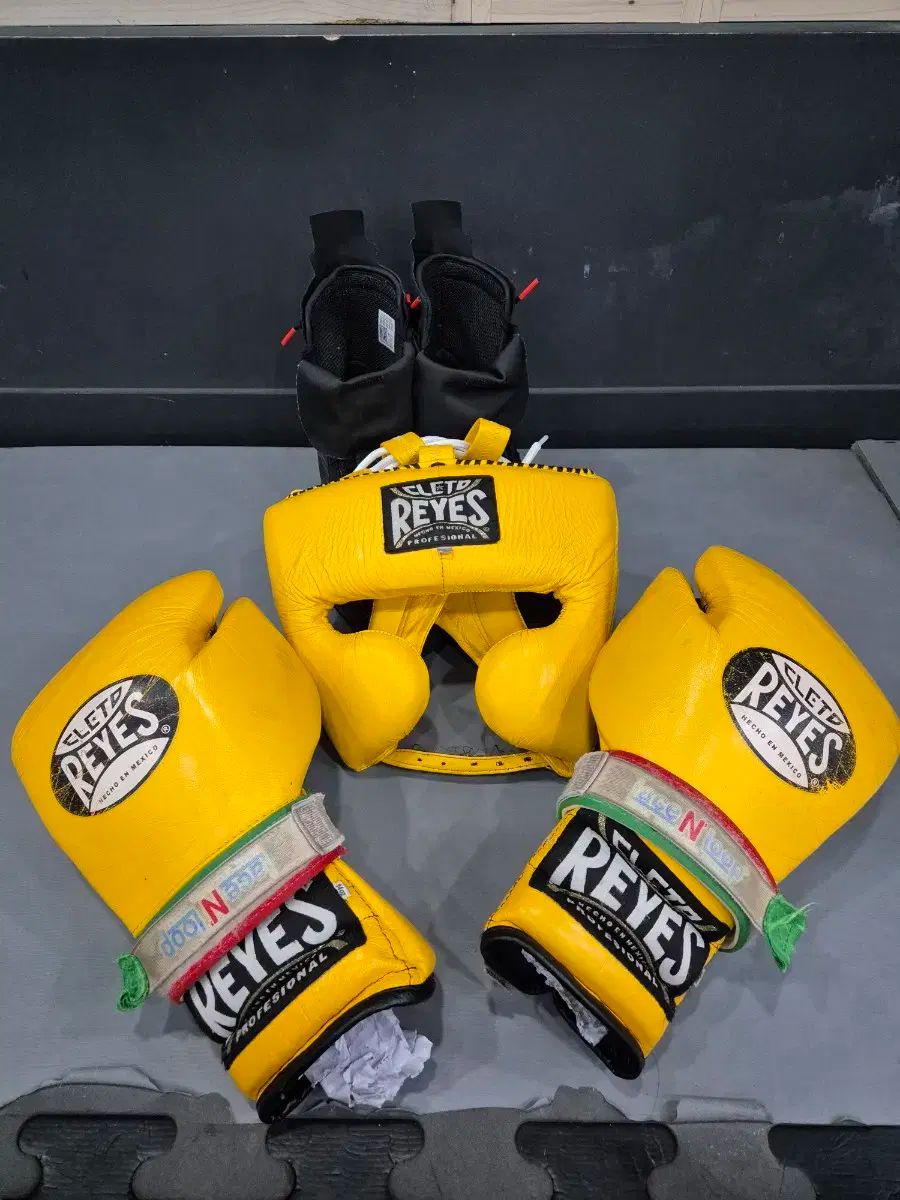 まー　CLETO REYES ヘッドギア M 赤　未使用 まー CLETO REYES ヘッドギア M 赤 未使用 CLETO REYES