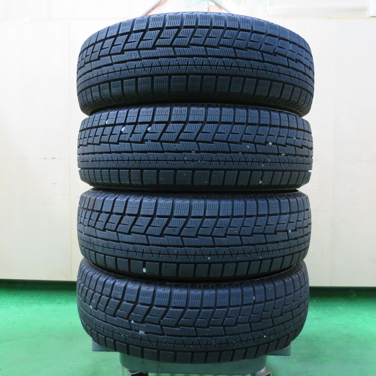 送料無料* バリ溝!21年!9.5分以上スタッドレス 185/65R15 送料無料* バリ溝!21年!9.5分以上スタッドレス 185/65R15