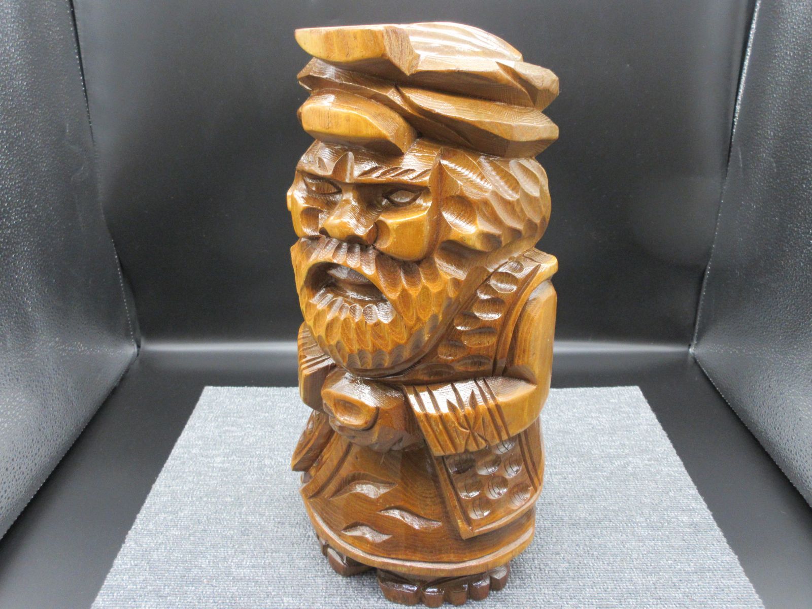 木彫り アイヌ 長老 像 置物 (大) - メルカリ