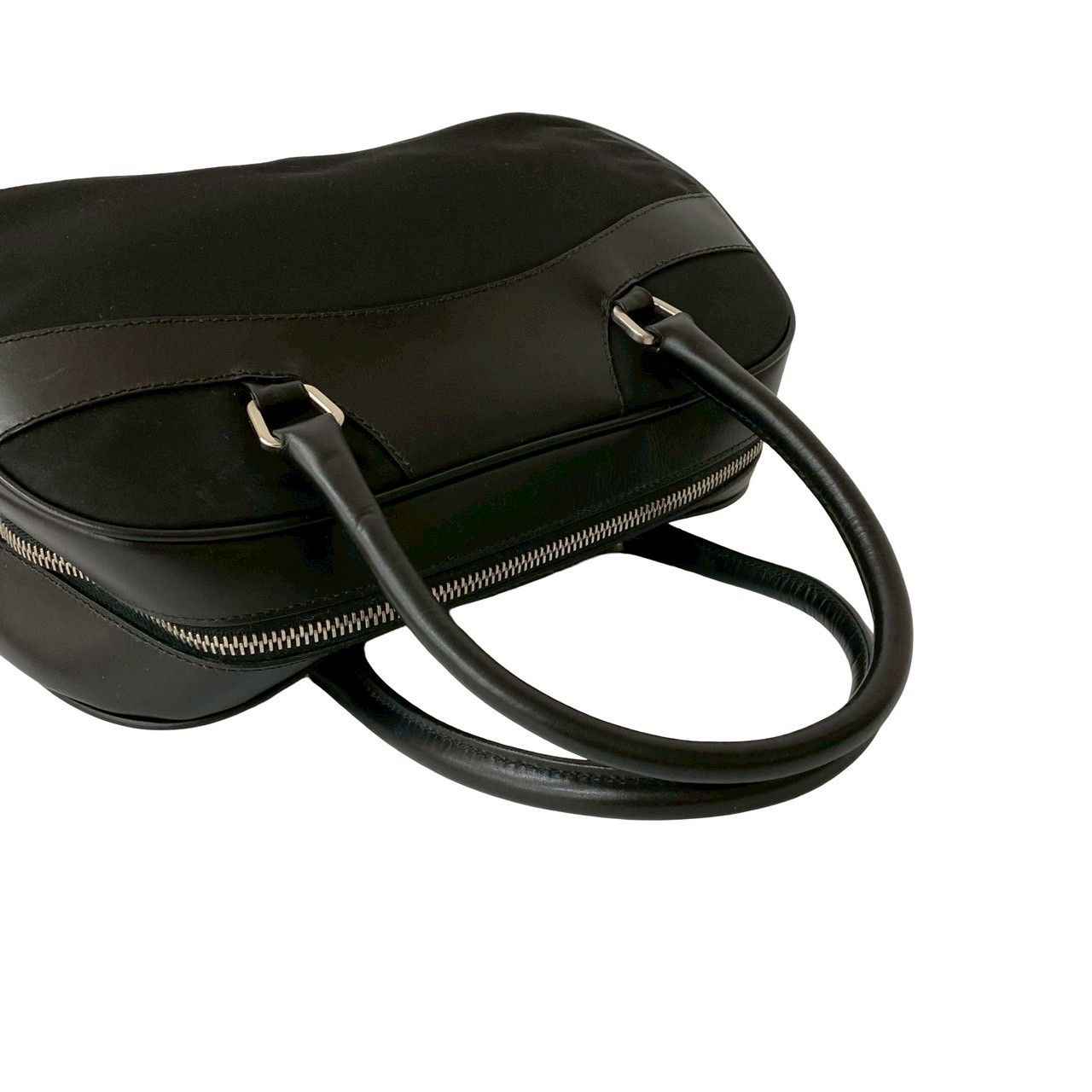 o63【極美品】プラダ　三角ロゴ　ナイロン　レザー　ブラック　ハンドバッグ. 極 美品 希少品 PRADA プラダ 三角 ロゴ ゴールド 金具 ナイロン